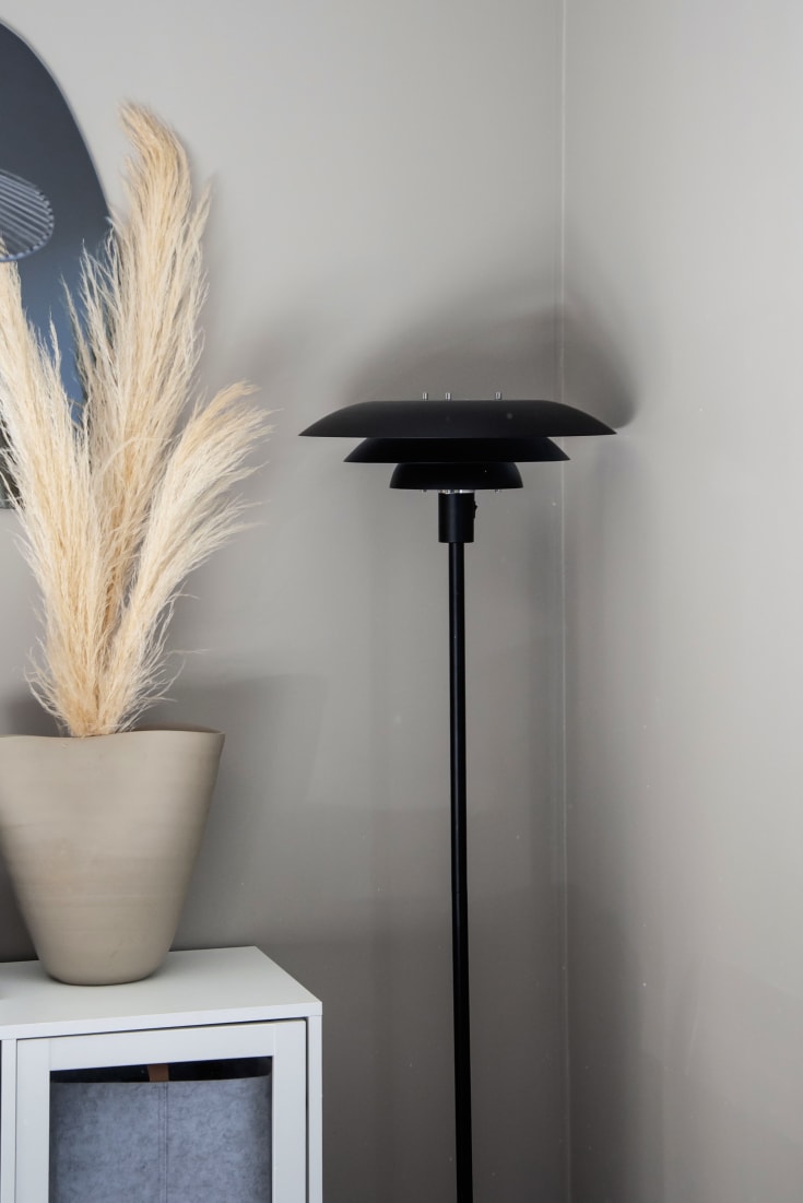 Aneta Lighting Epsilon golvlampa, svart