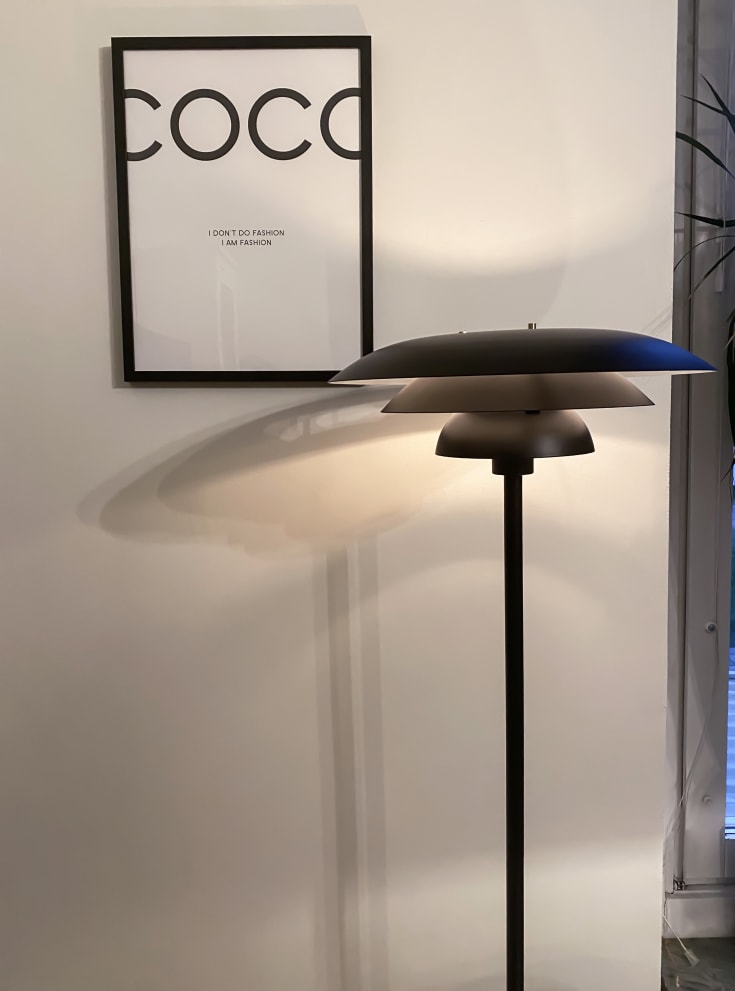 Aneta Lighting Epsilon golvlampa, svart