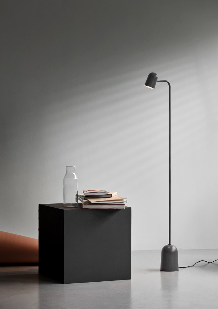 Northern Buddy gulvlampe, mørkegrå