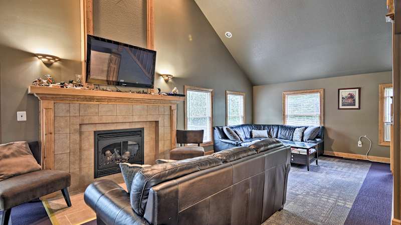 Roscommon Home W Deck 7 Mi To Higgins Lake