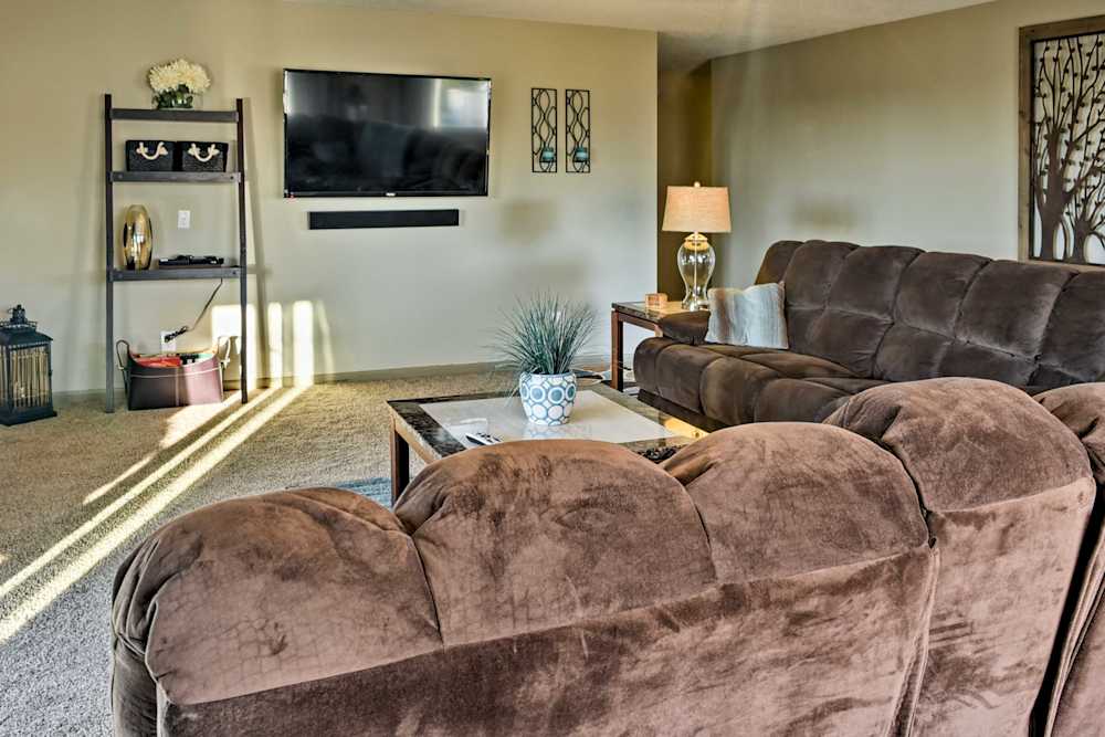 East Tawas Apartment Near Lake Huron & Downtown!