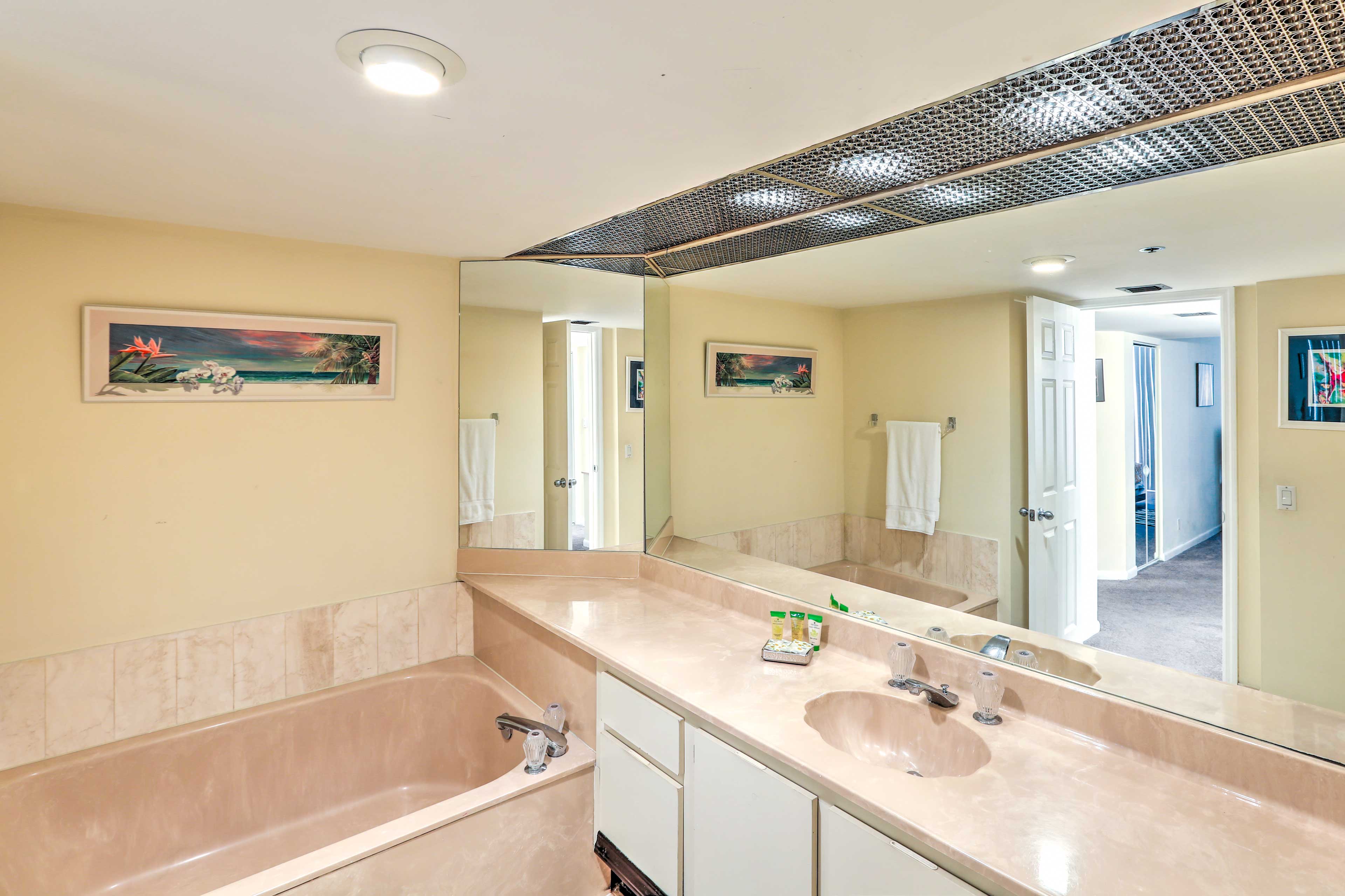 En-Suite Bathroom | Towels & Linens Provided