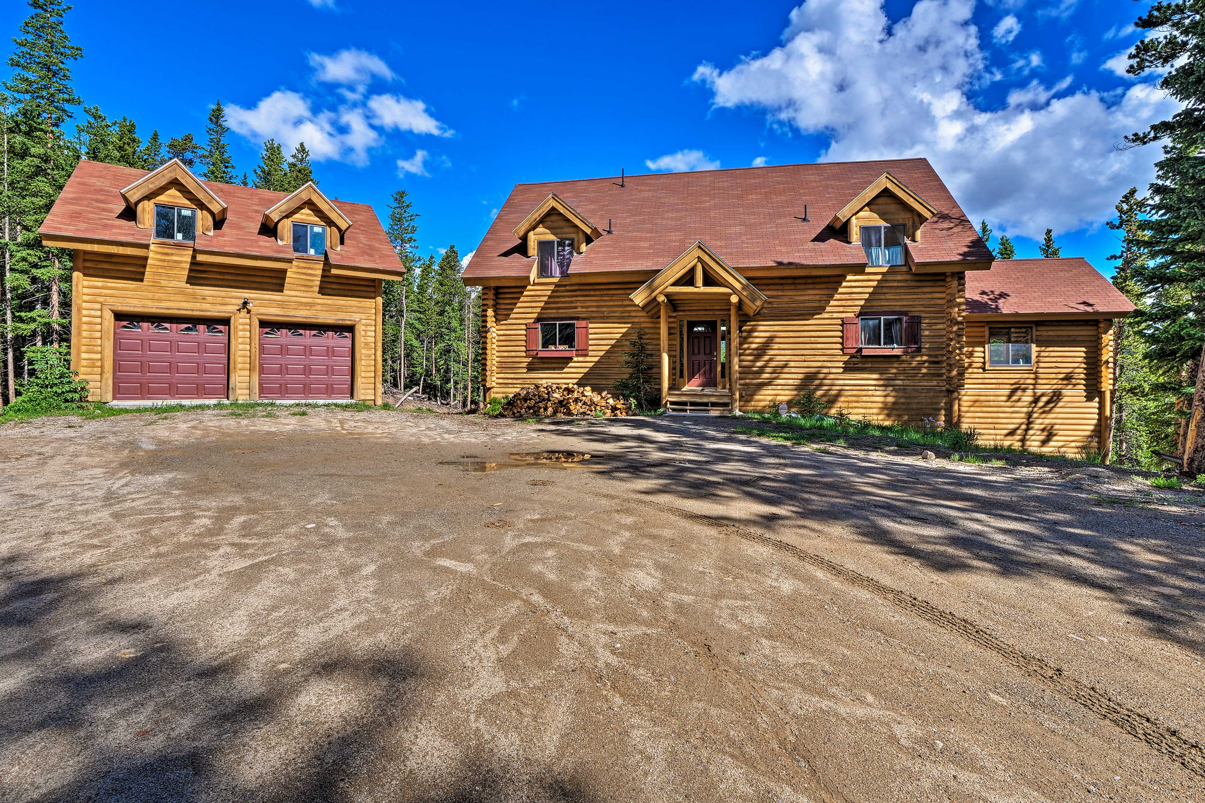 Cabin Exterior | Driveway Parking