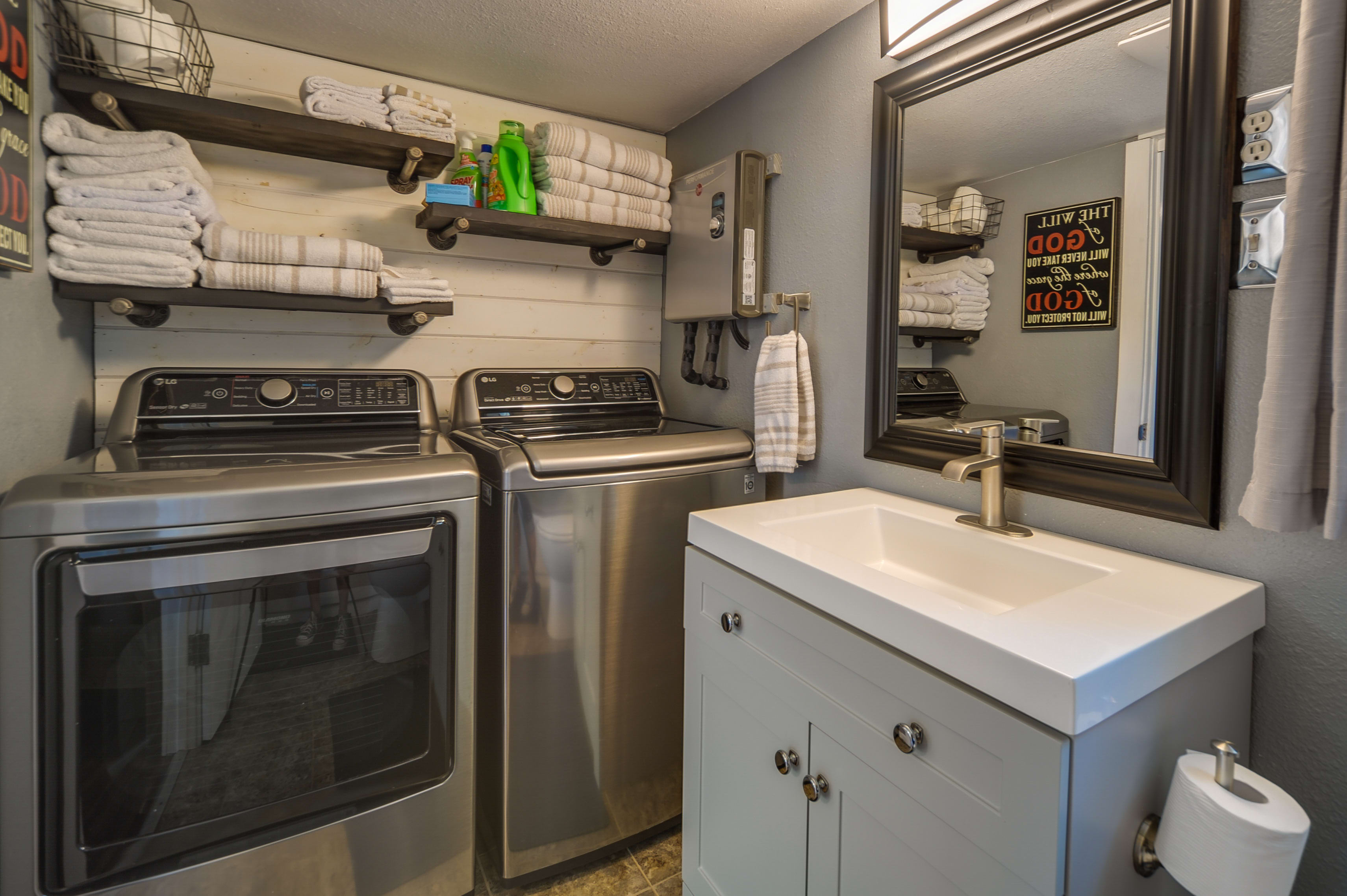 Full Bathroom | Washer & Dryer | Linens Provided