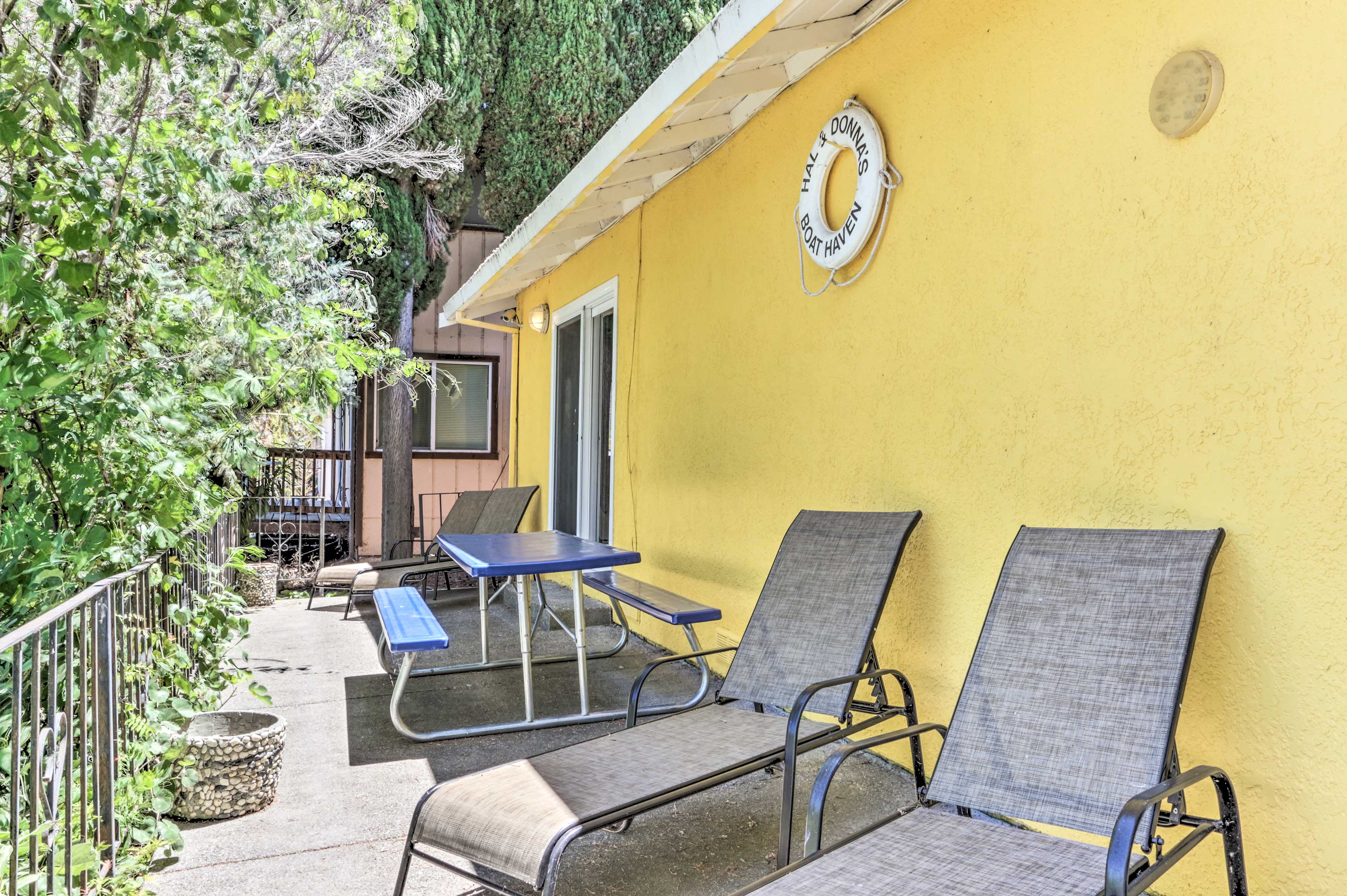 Waterfront Terrace | Picnic Table | Wildlife Watching