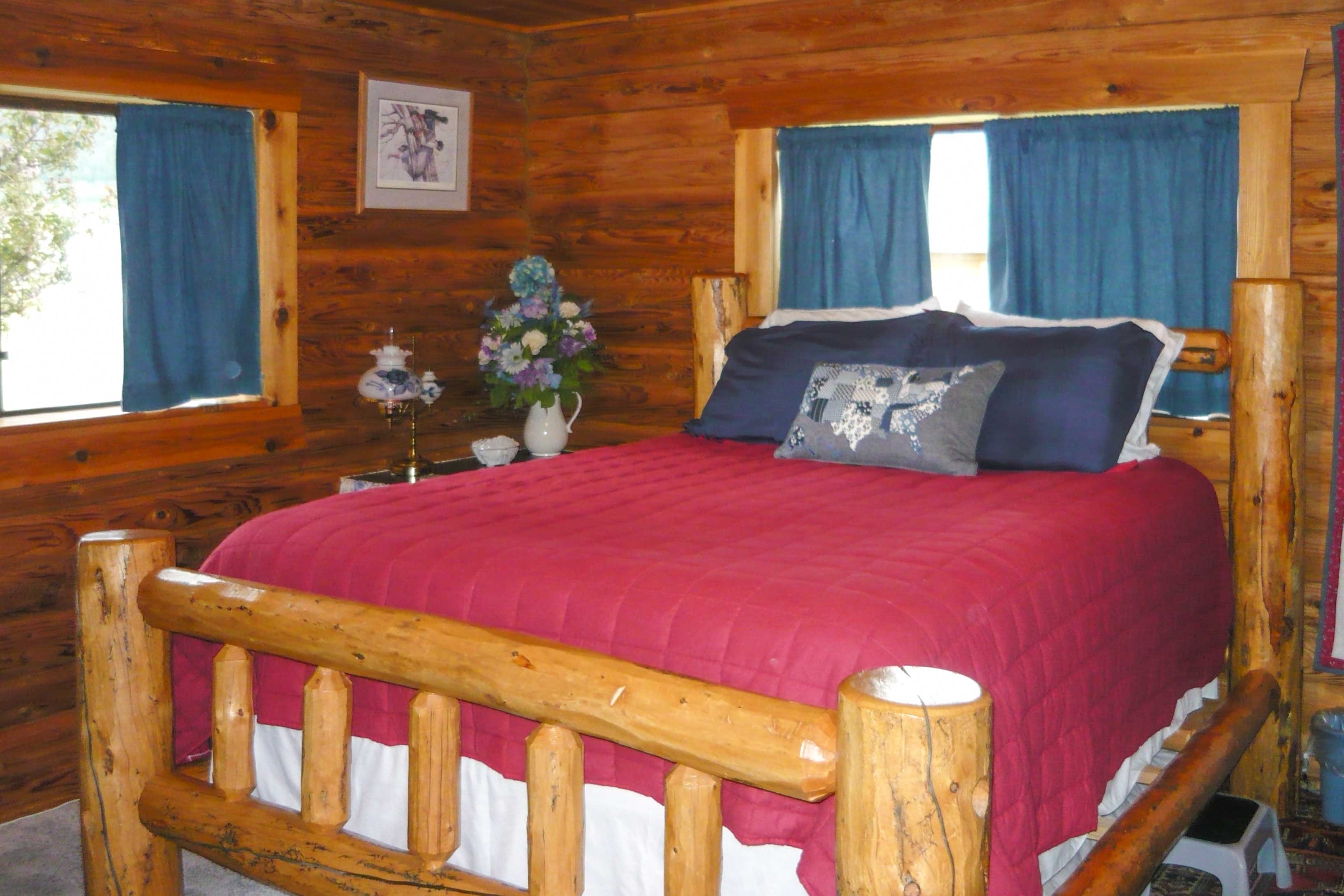 Bedroom 2 | Queen Log Bed
