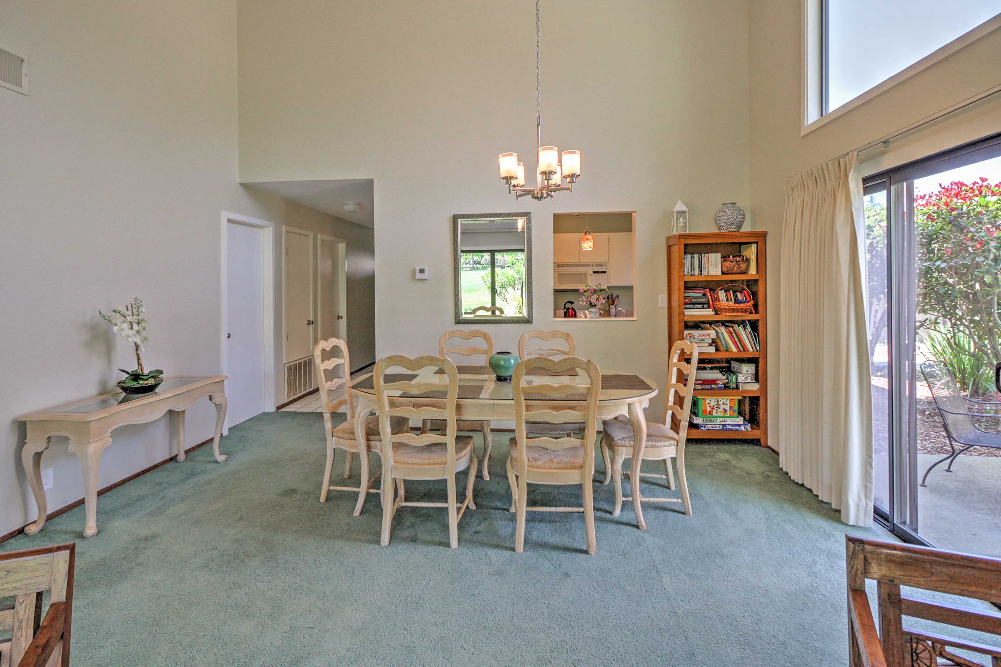 Living Room | Dining Area