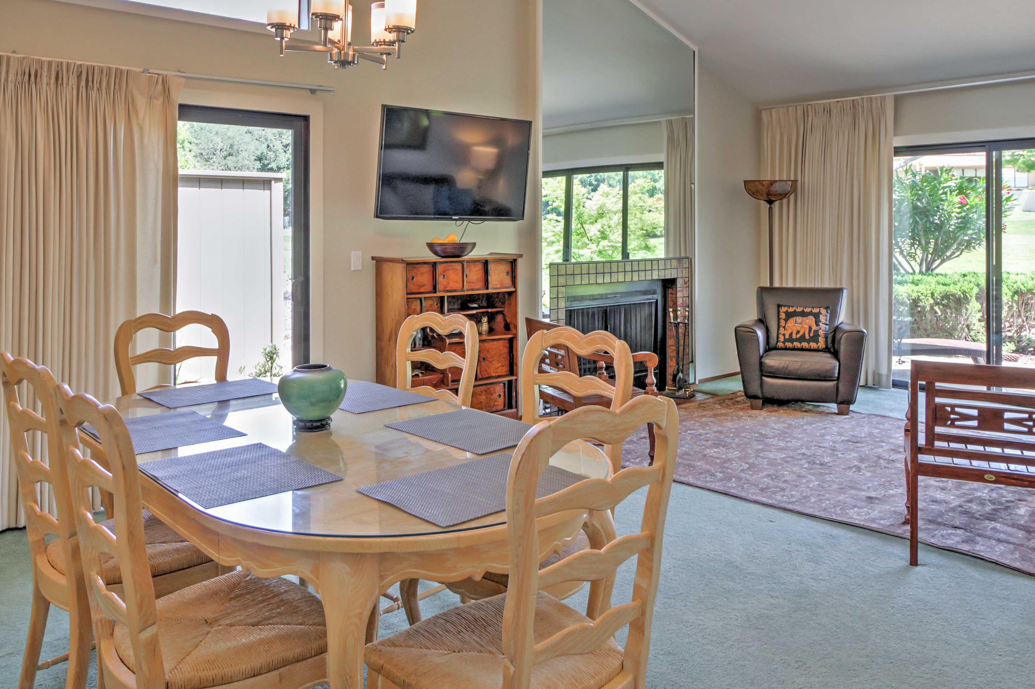 Living Room | Dining Area