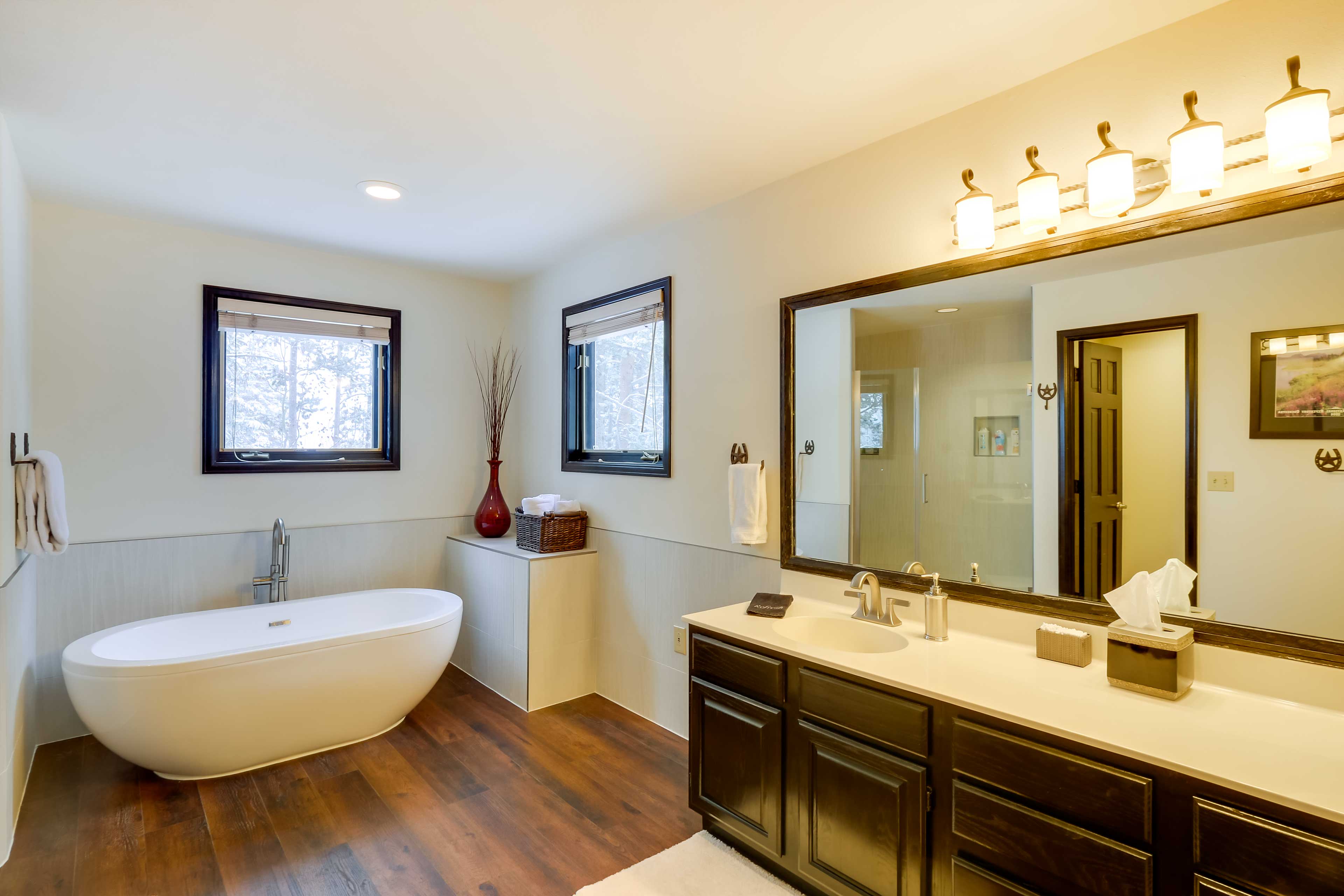 Full En-Suite Bathroom | Towels Provided