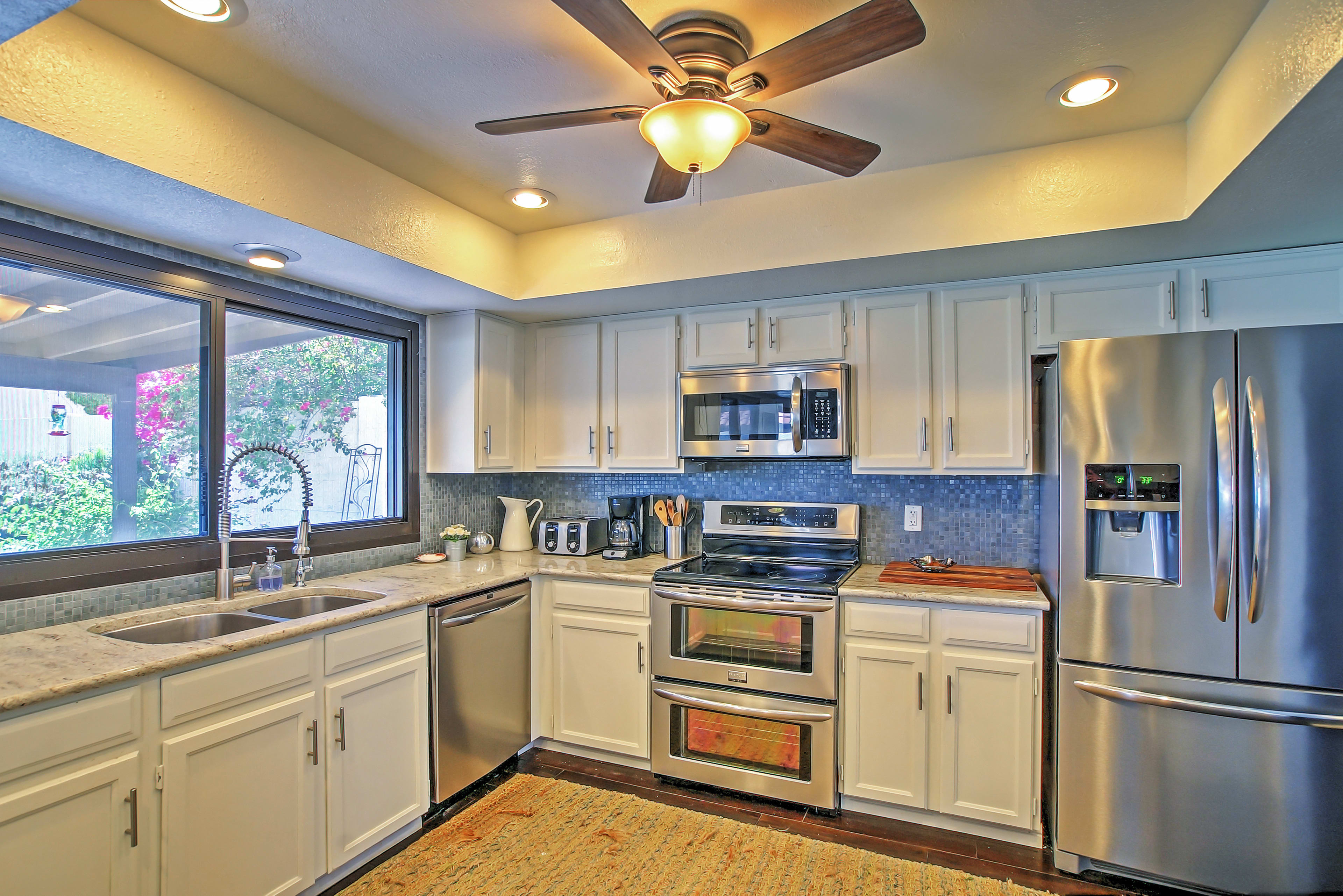 Kitchen | Dual Ovens