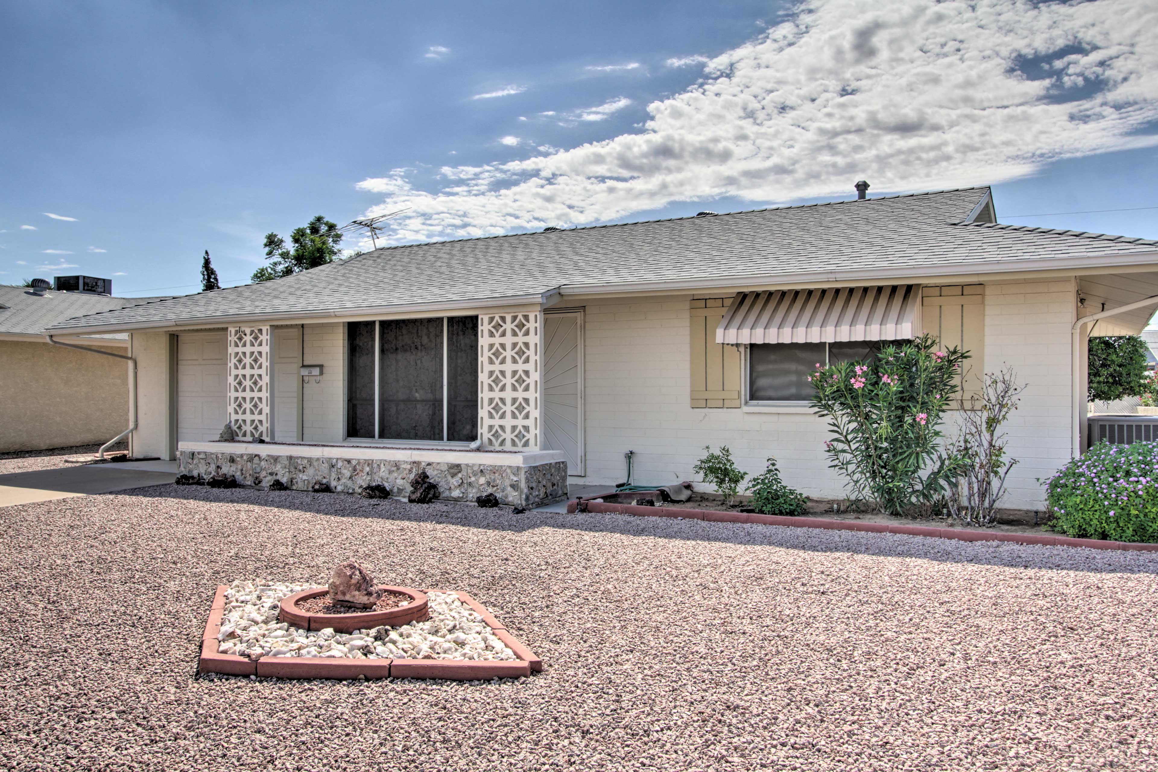 Sun City Vacation Rental | 2BR | 1BA | 920 Sq Ft | 1 Story | 1 Step for Access