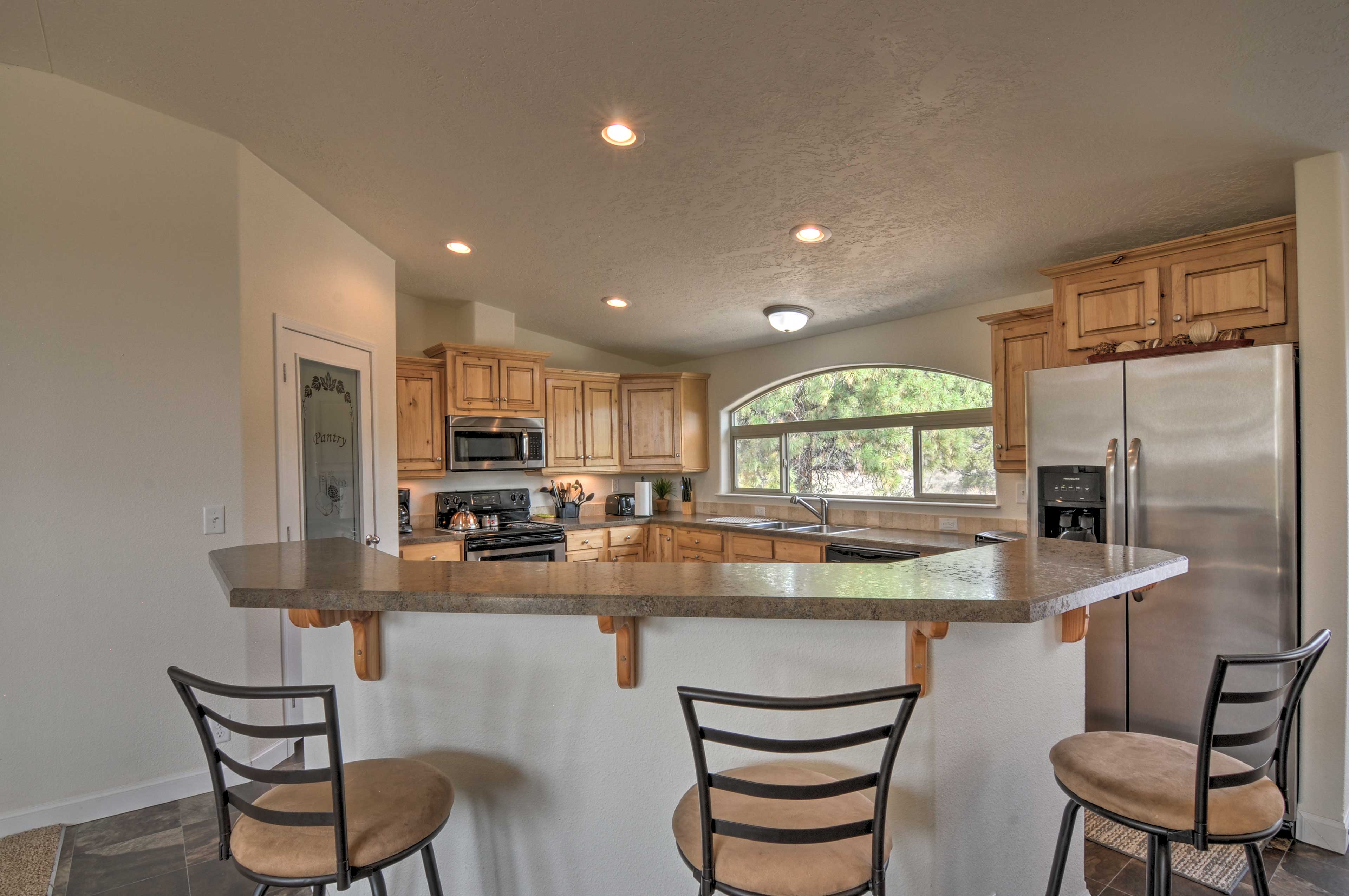 Kitchen | Breakfast Bar