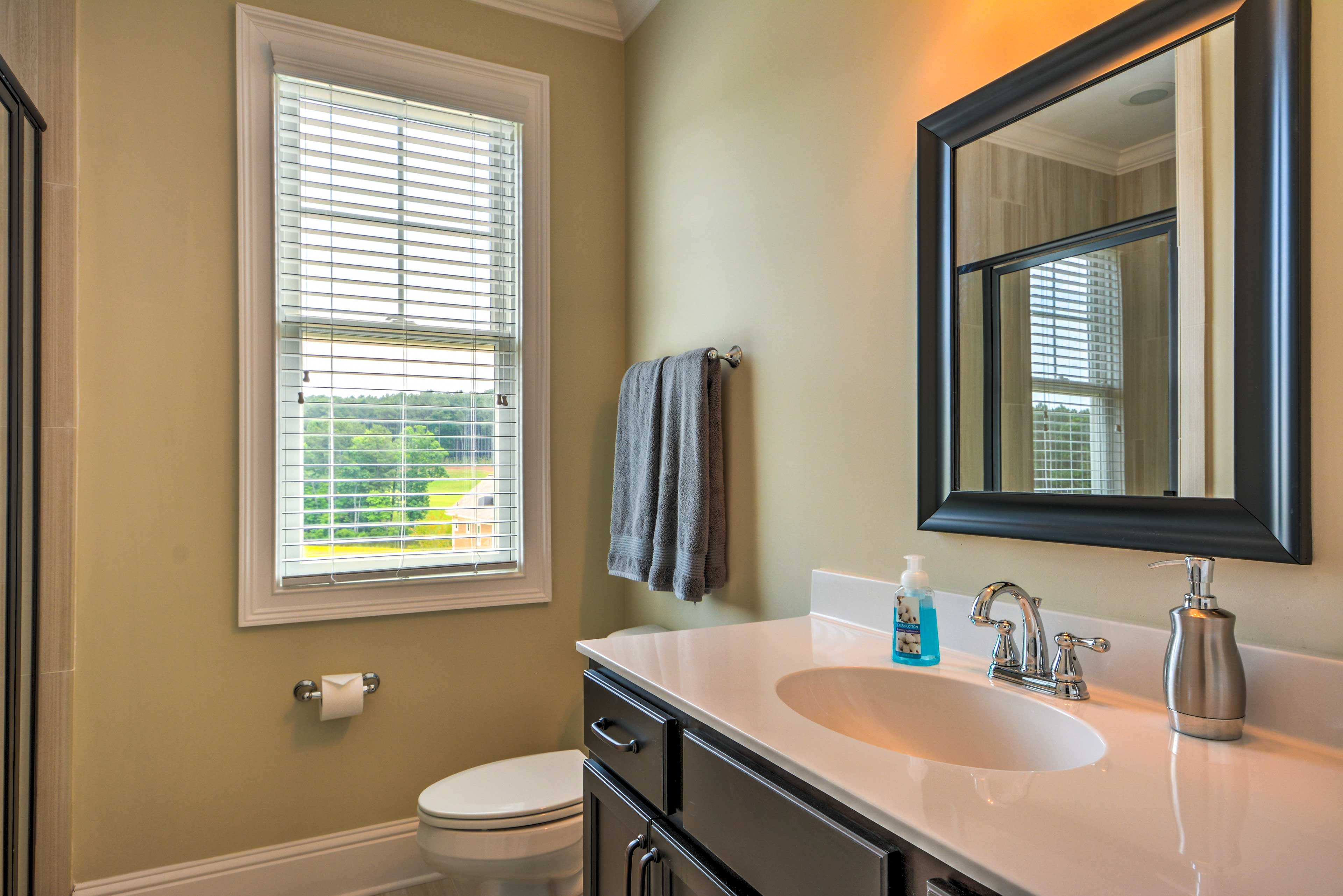 En-Suite Bathroom | Towels Provided