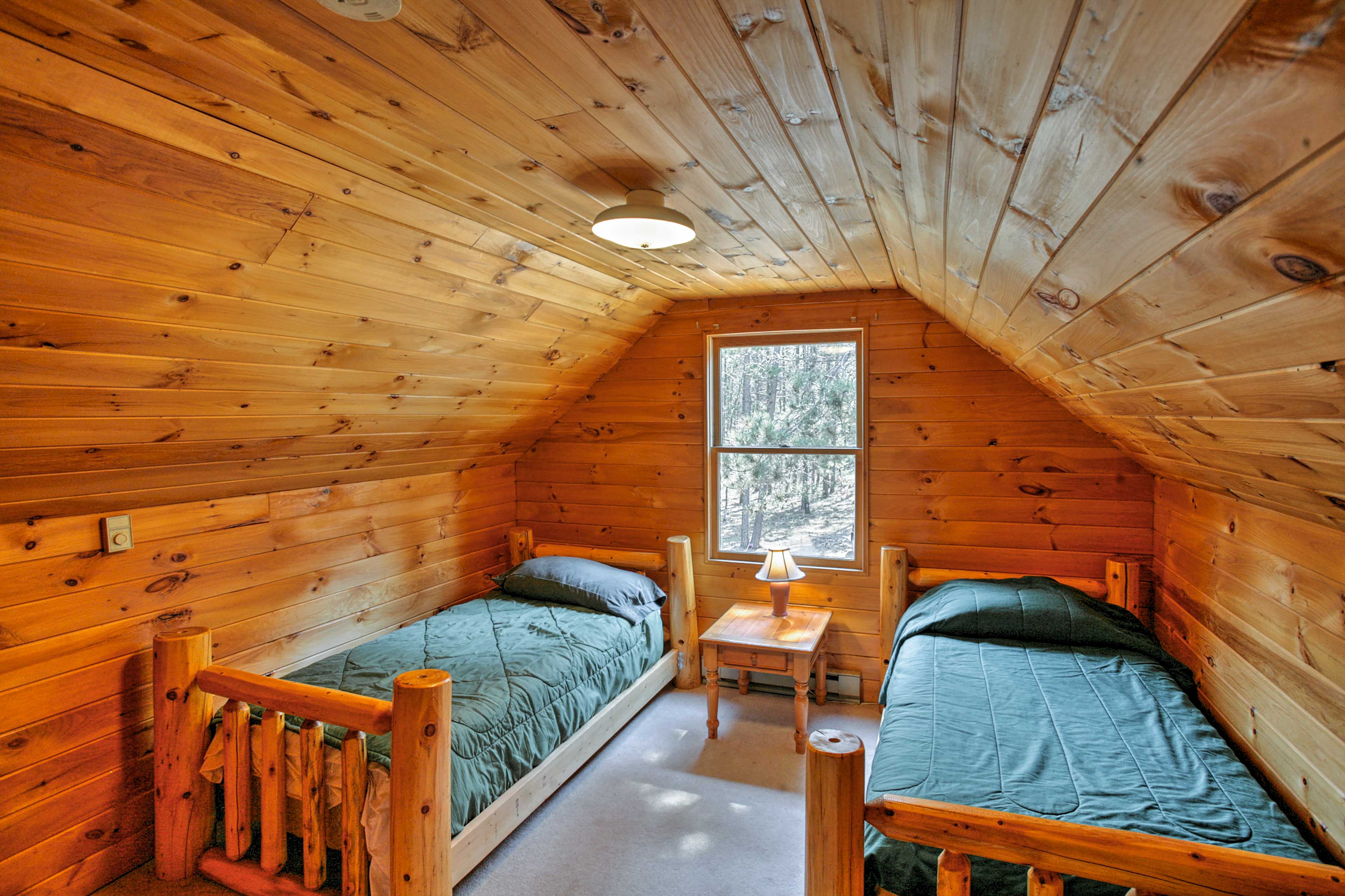 Bedroom 2 (Loft) | 2 Twin Beds