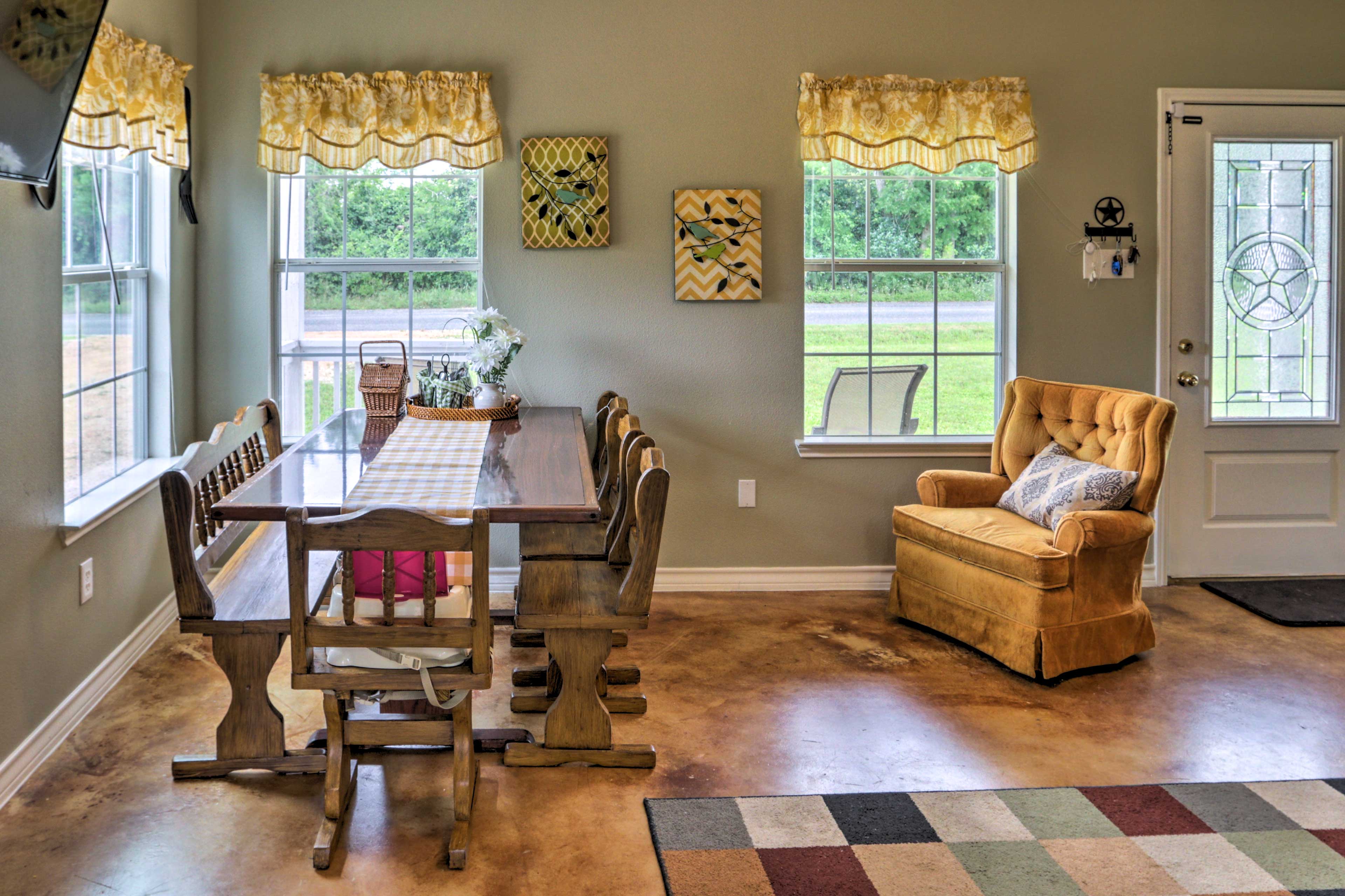 Living Room | Dining Area