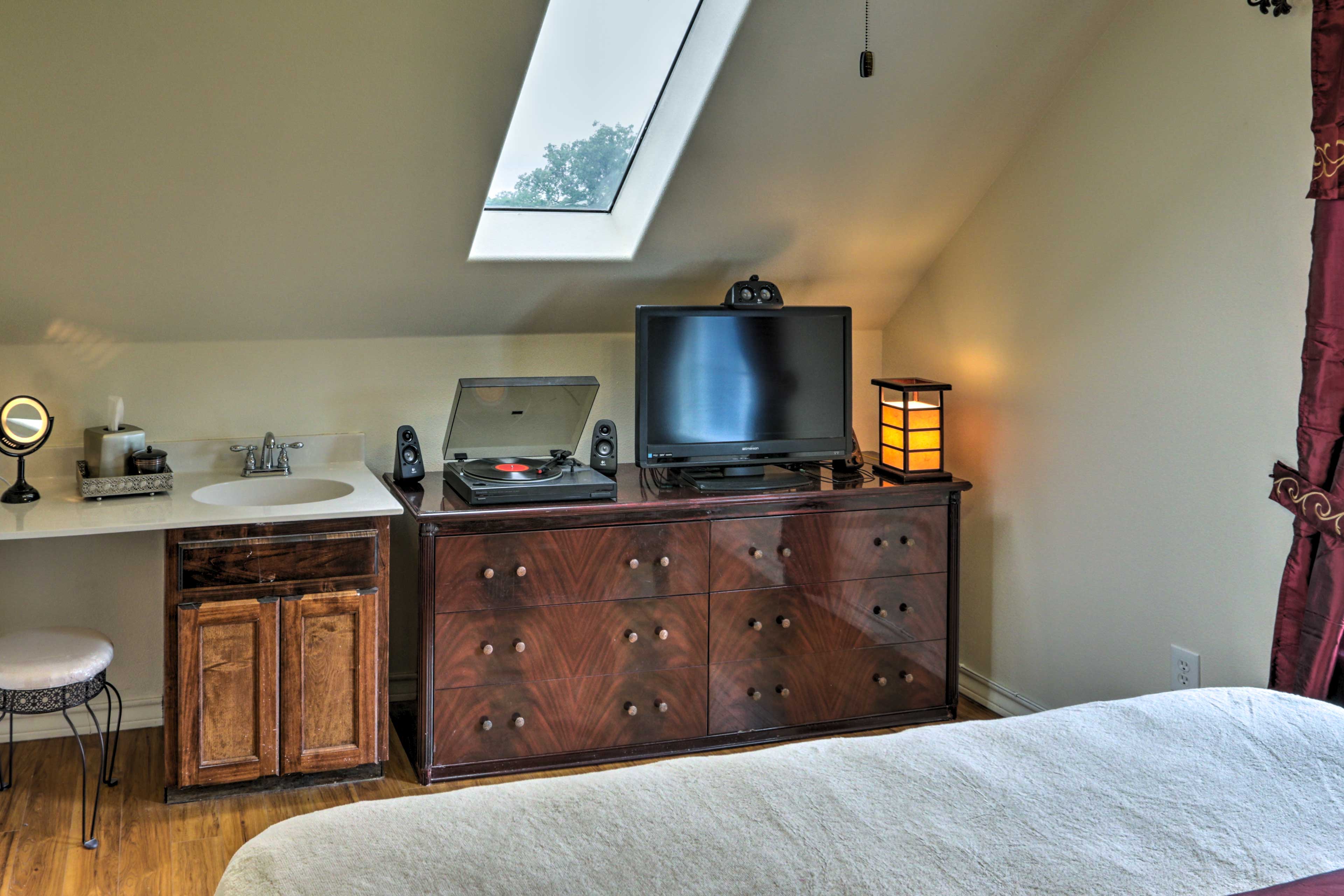 Bedroom 1 | Private Vanity