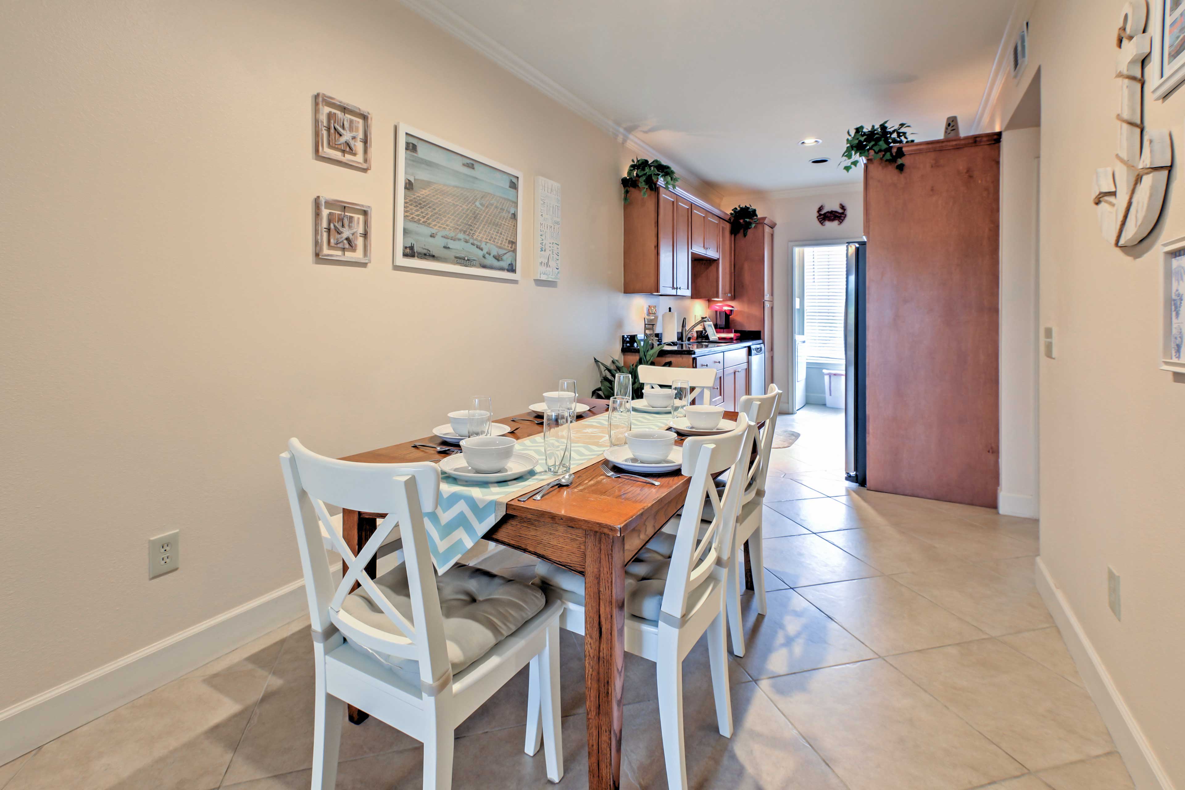 Living Room | Dining Area