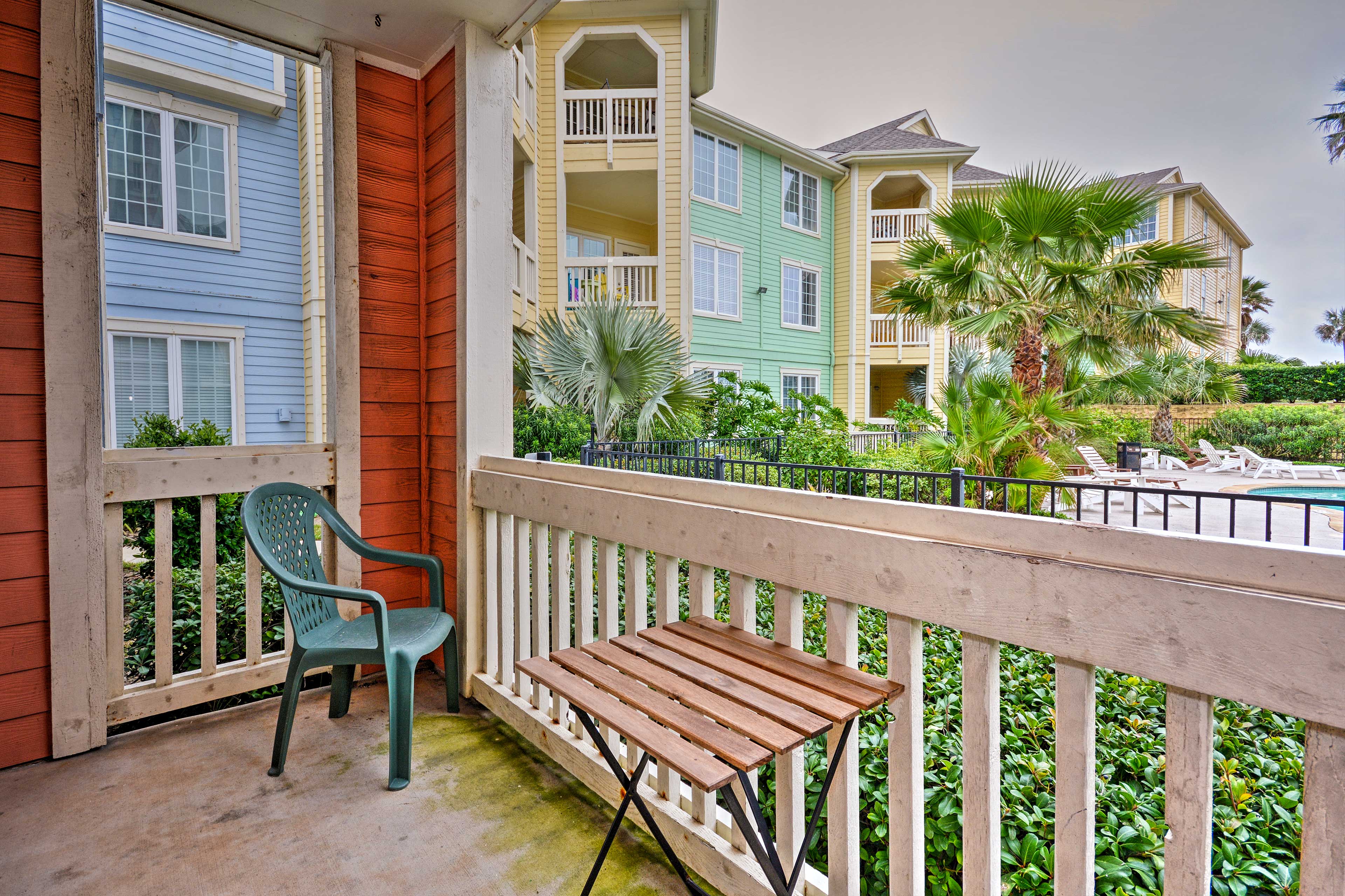 Private Balcony | Pool View