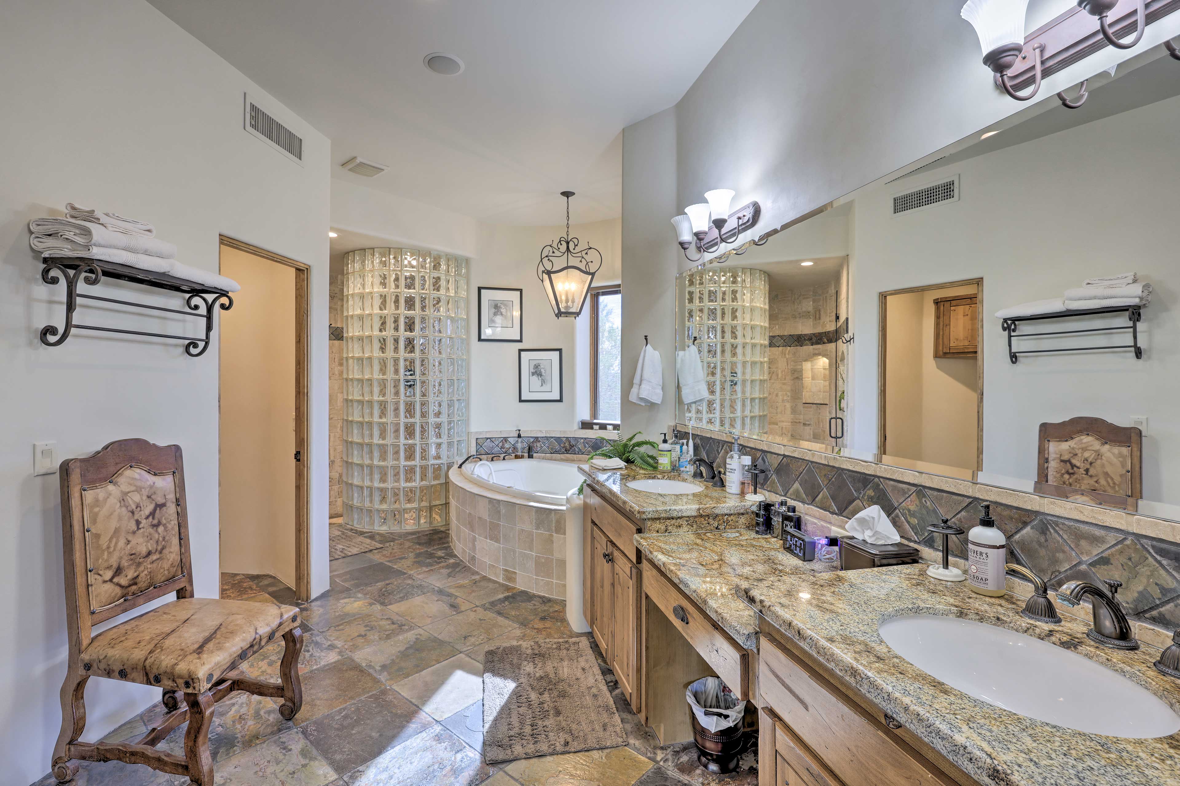 En-Suite Bathroom | Soaking Tub | Complimentary Toiletries