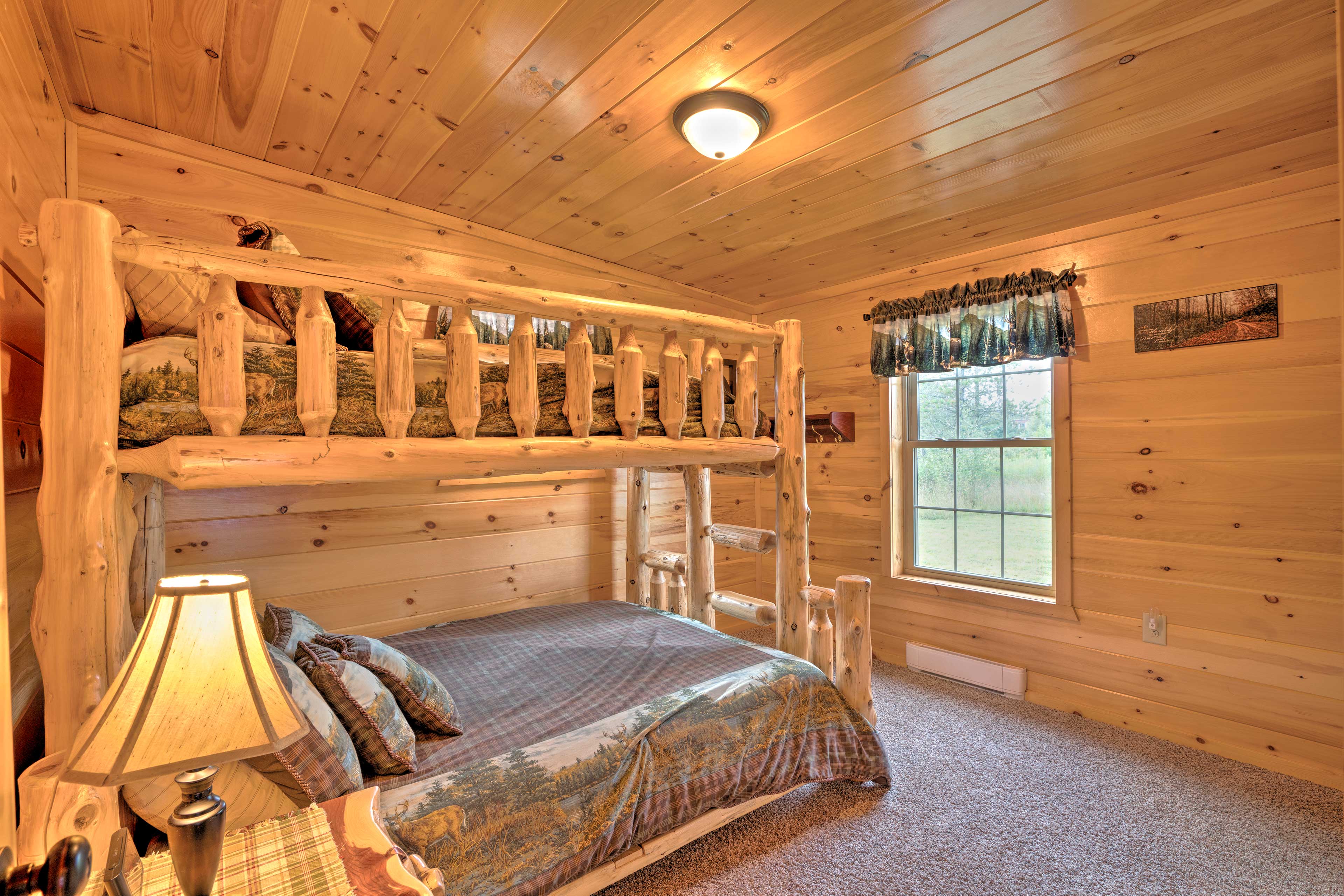 Bedroom 2 | Twin/Queen Bunk Bed