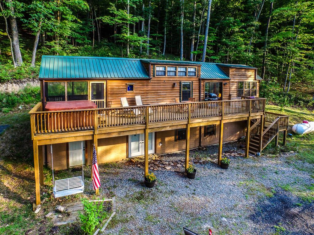 Rustic Cabin on Cacapon River for Private Getaway - Cabins for