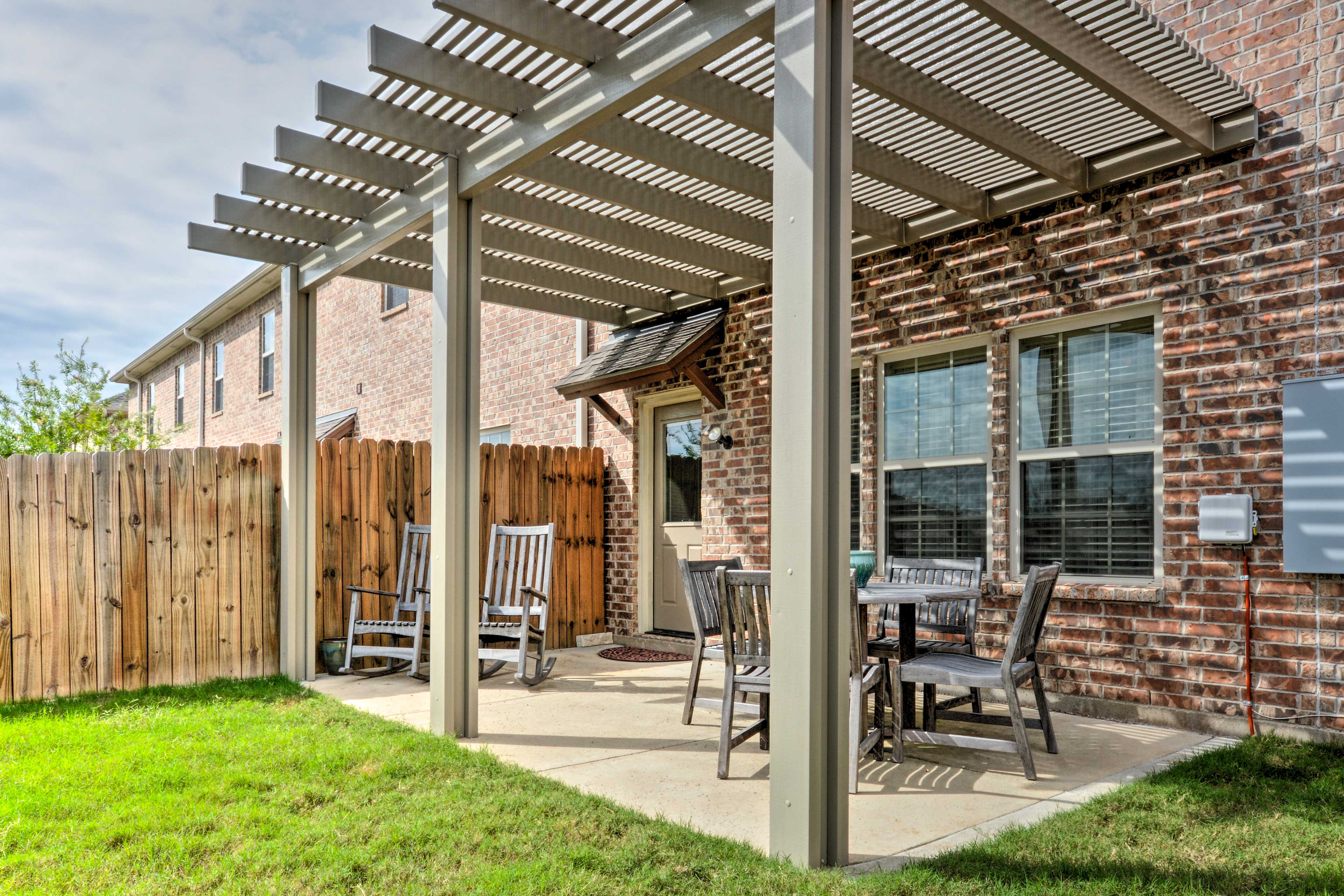 College Station Vacation Rental | Townhome | 4BR | 4.5BA | 2,000 Sq Ft