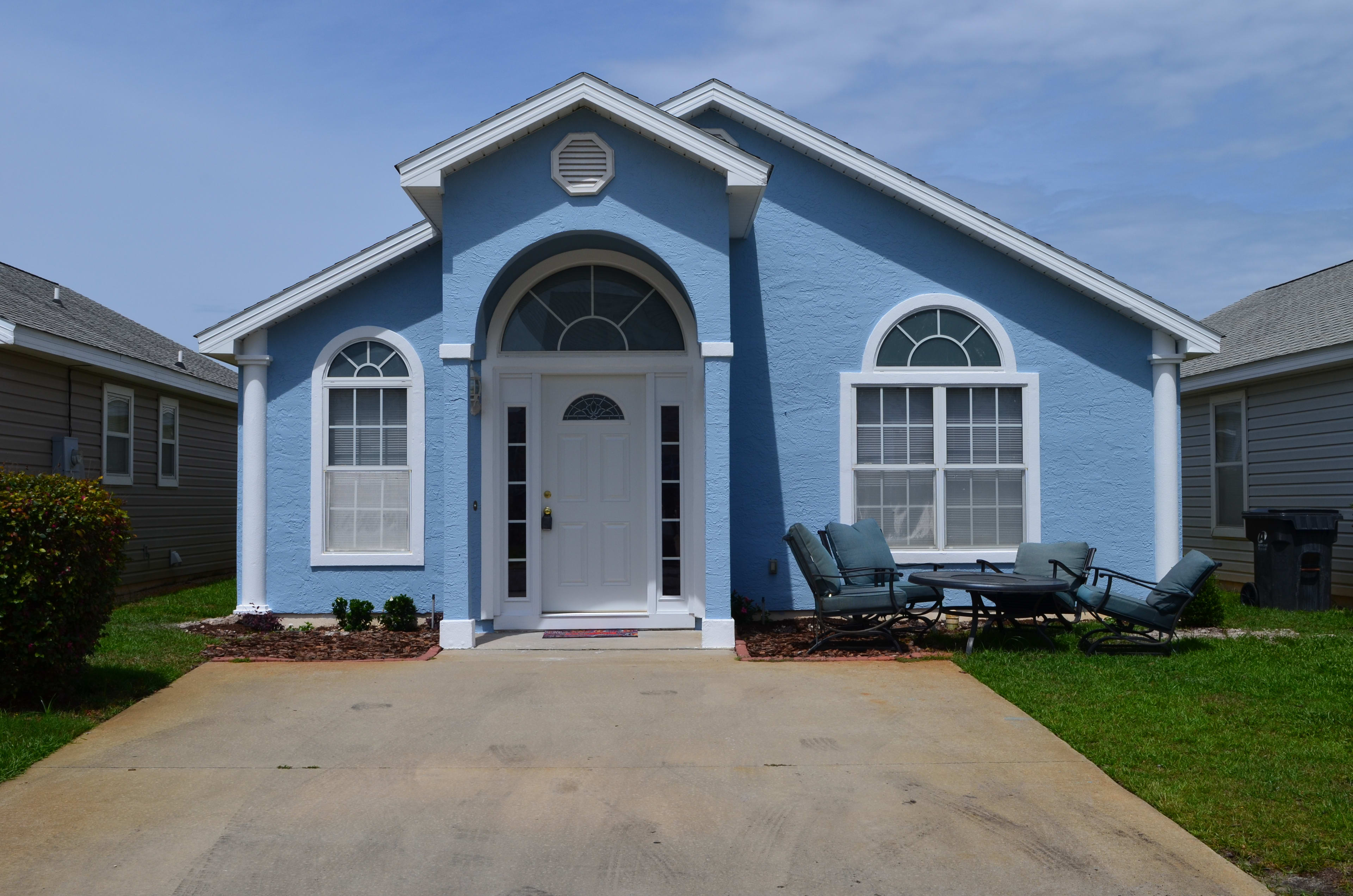 Private Front Yard | Off-Street Parking | Driveway (2 Vehicles)