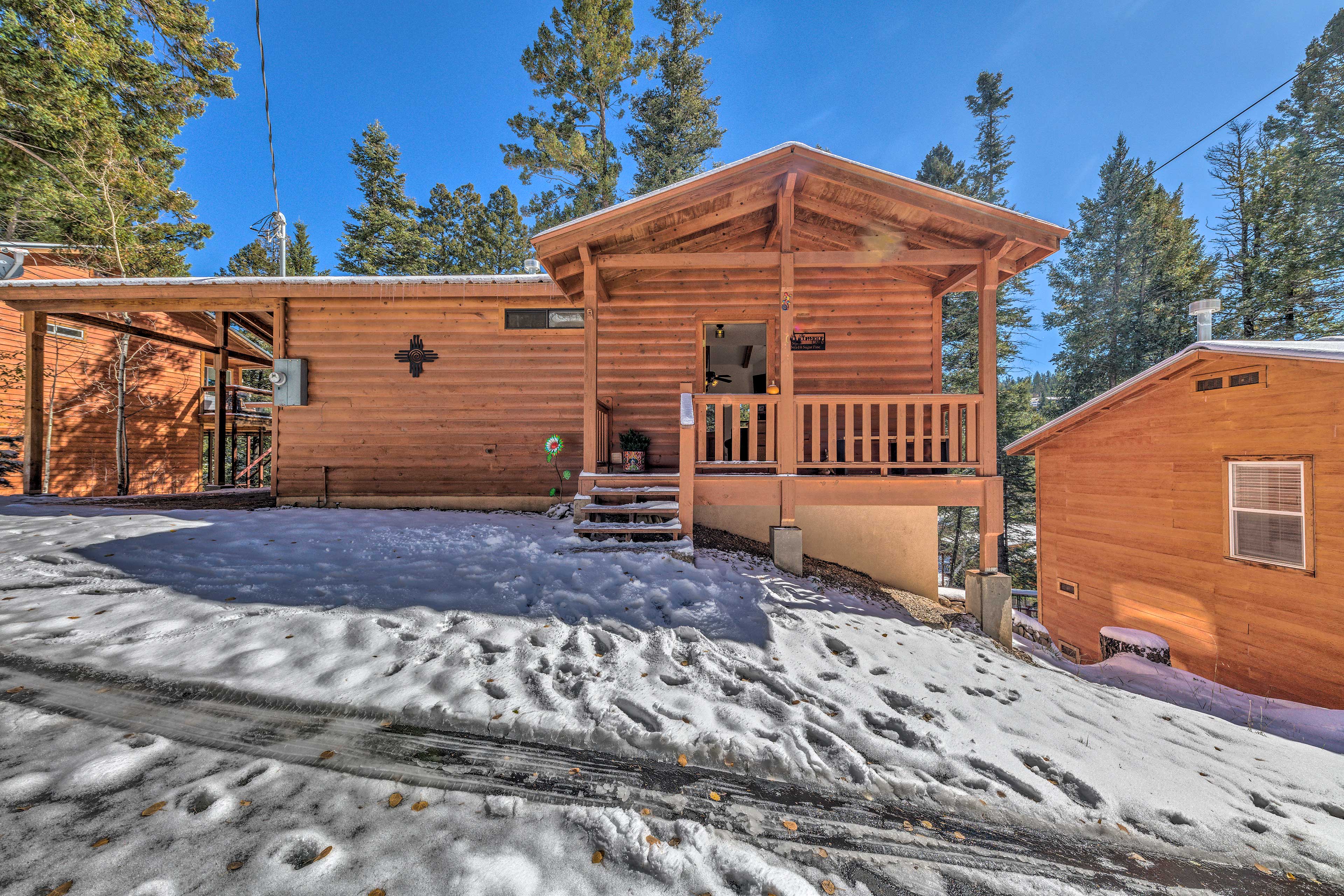 Cloudcroft Vacation Rental | 3BR | 2BA | 836 Sq Ft | Step-Free Access