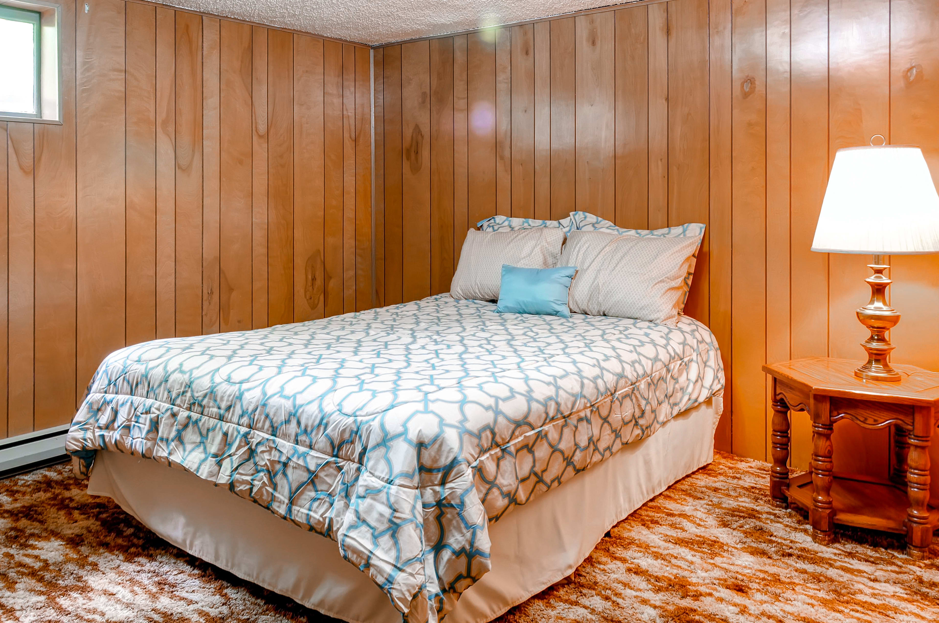 Bedroom 4 | Queen Bed | Basement Level