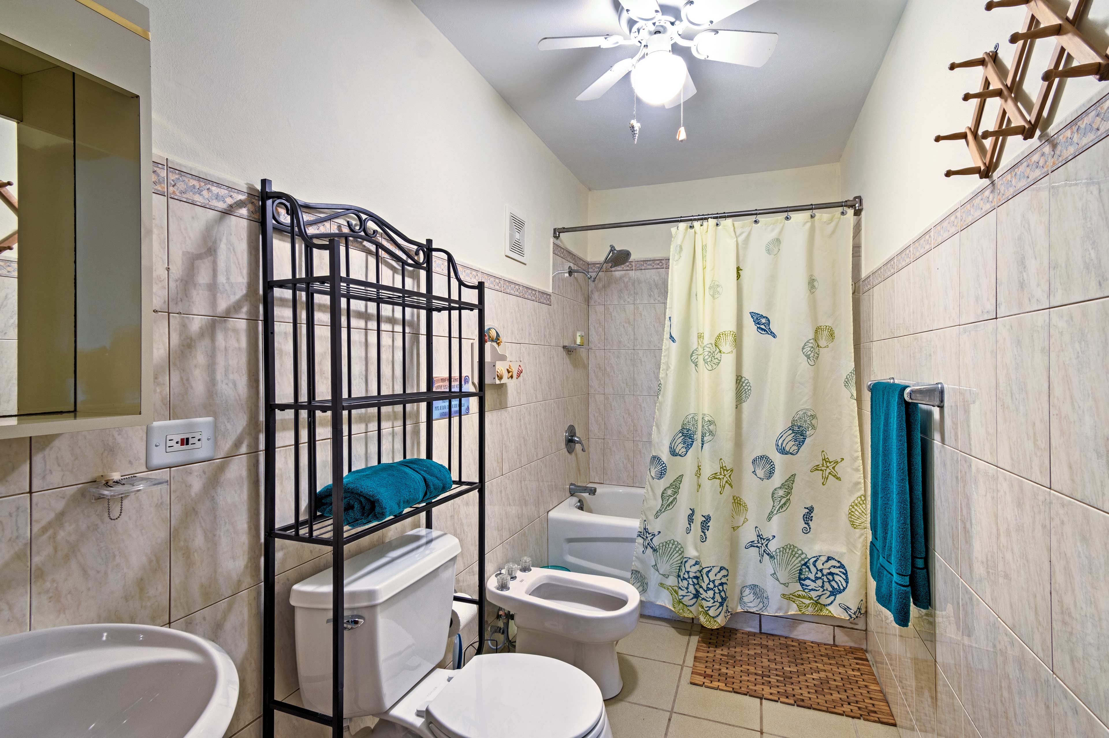 The en-suite bathroom offers a shower/tub combo.