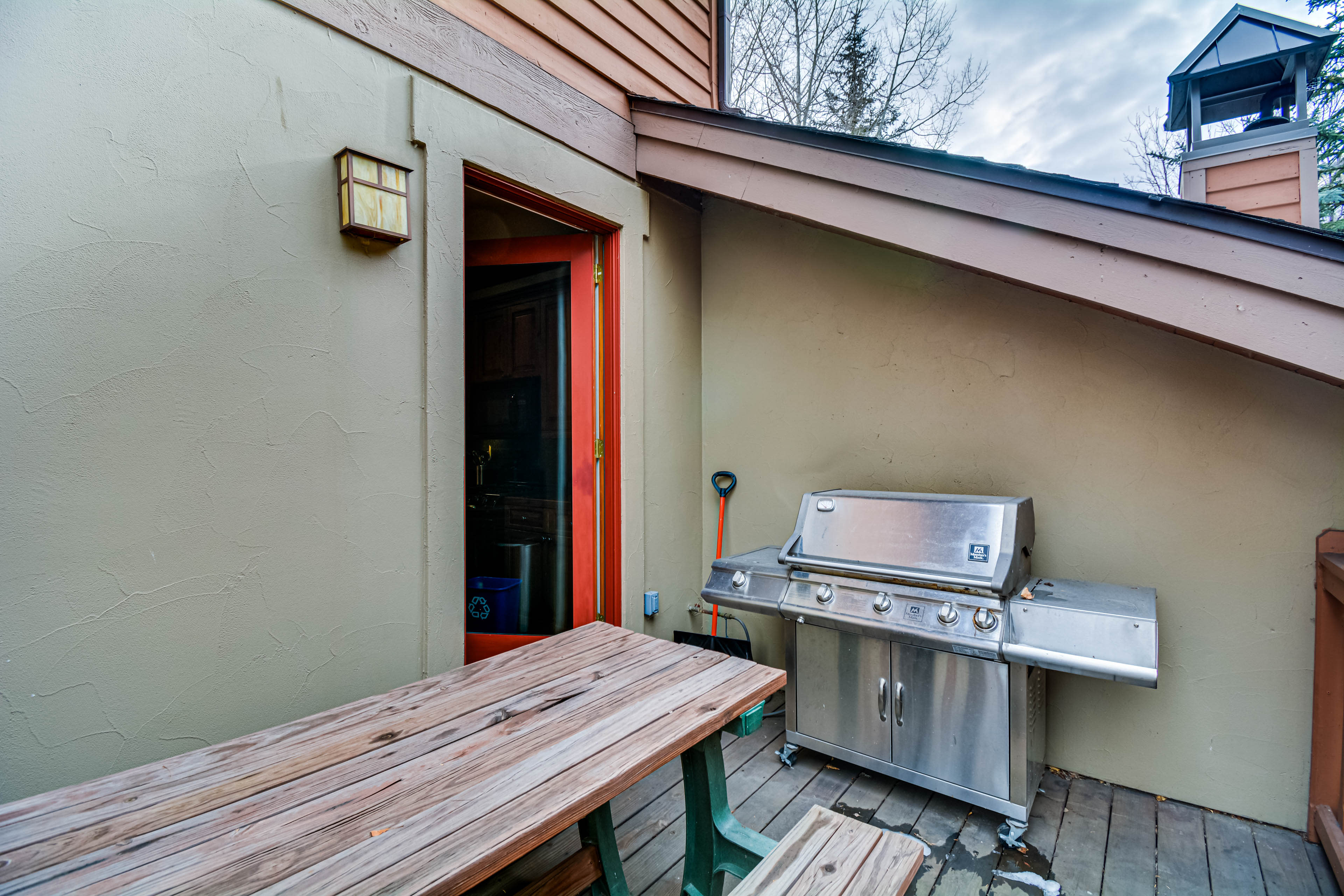 Private Deck | Grill