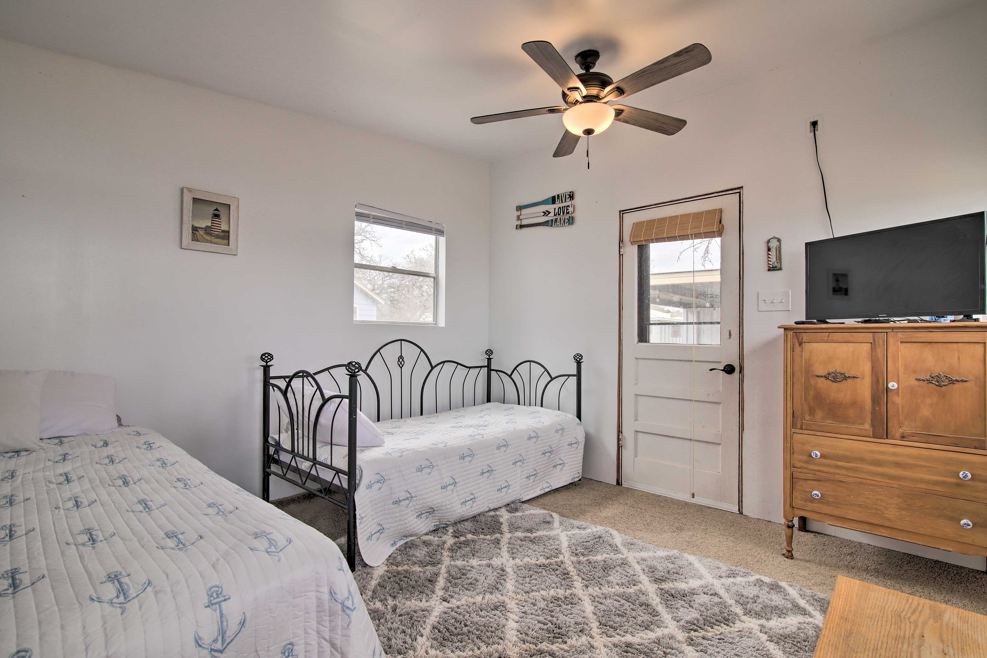 Bedroom 3 (Detached Apartment) | Queen Bed, Twin Bed