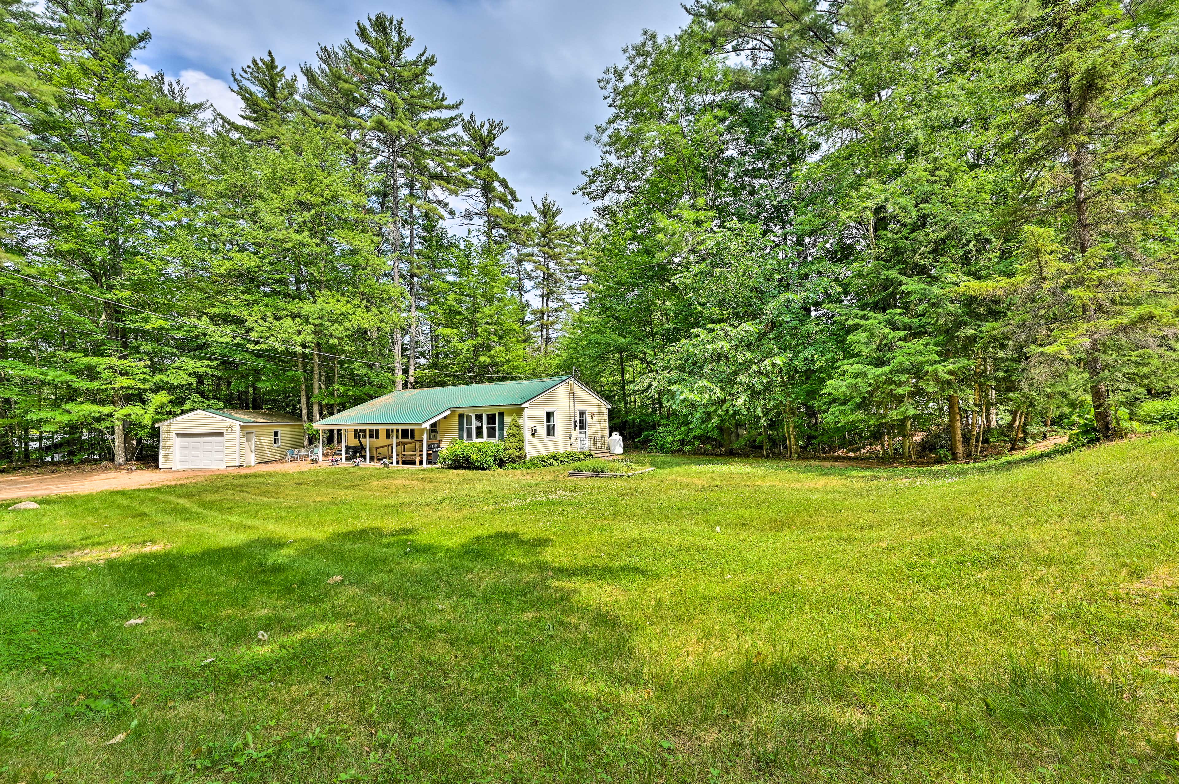 Front Yard | Forest Views | 1.1 Mi to Cranmore Mountain Reserve