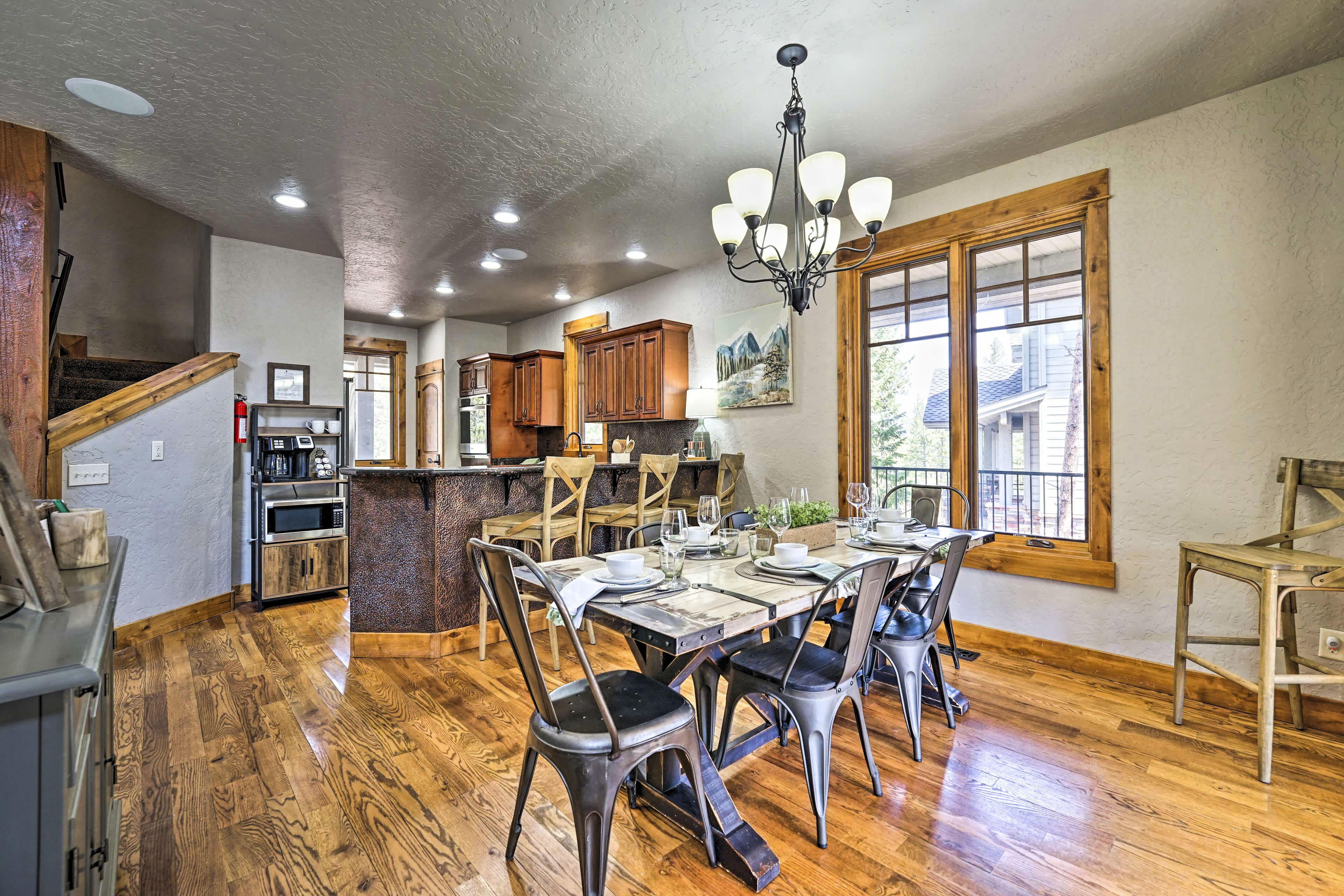 Dining Area | Dishware Provided