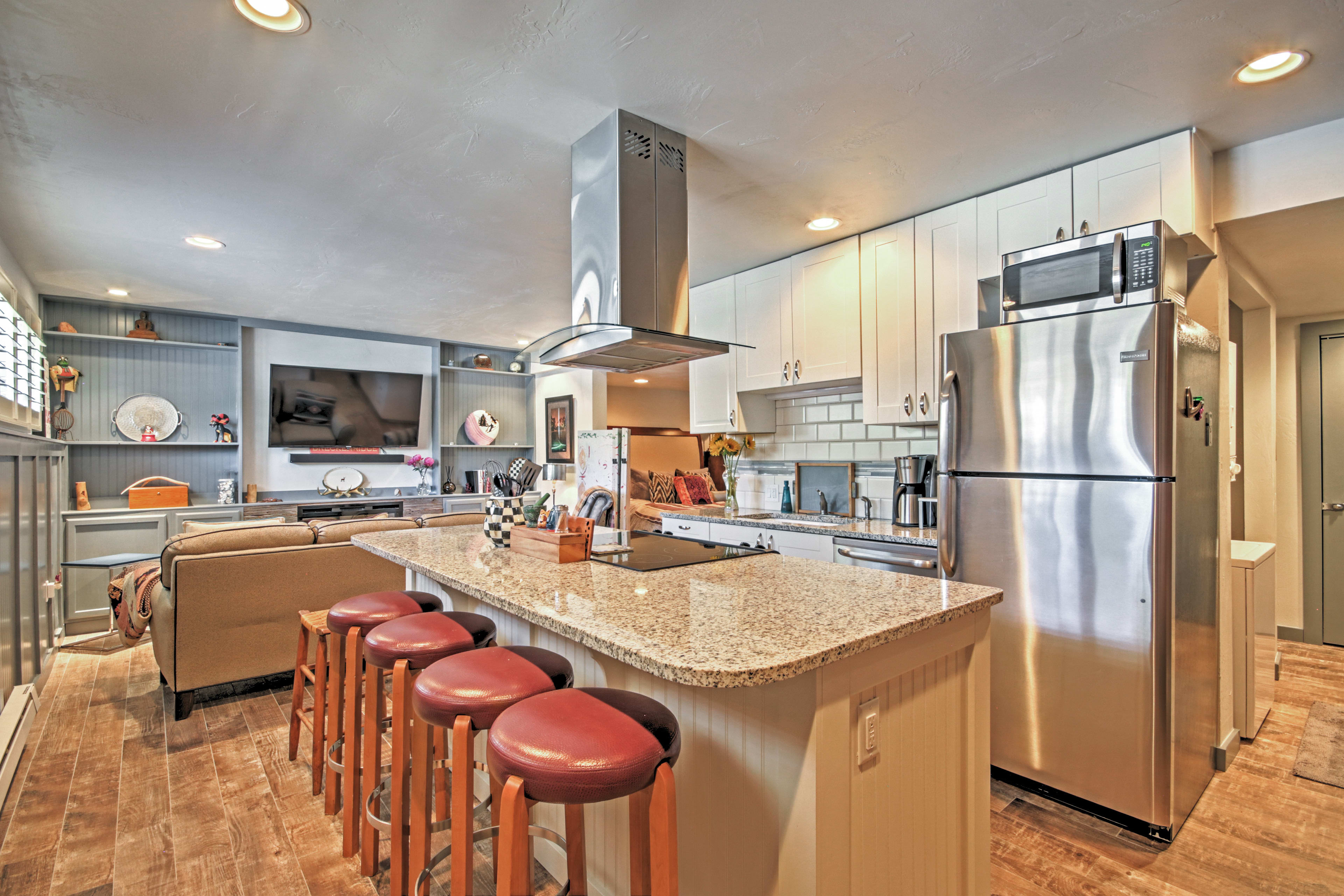 Kitchen | Fully Equipped w/ Cooking Basics