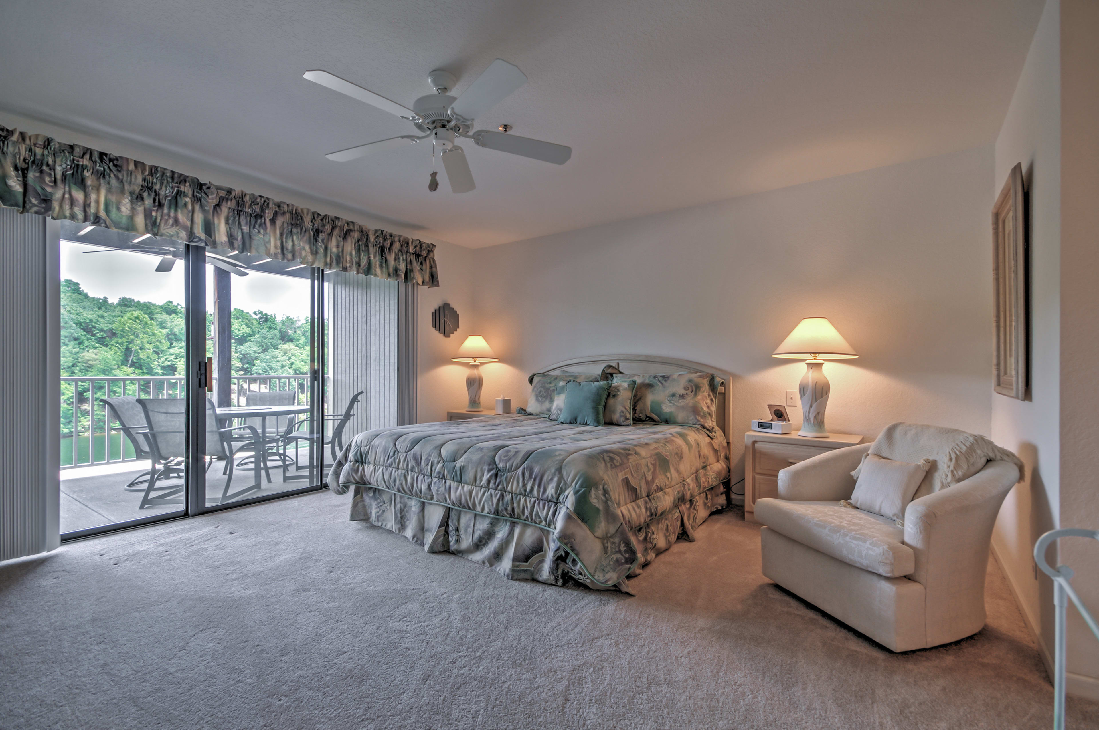 Wake up to the sun shining through the large windows after a great night's sleep in this comfy King-sized Bed.