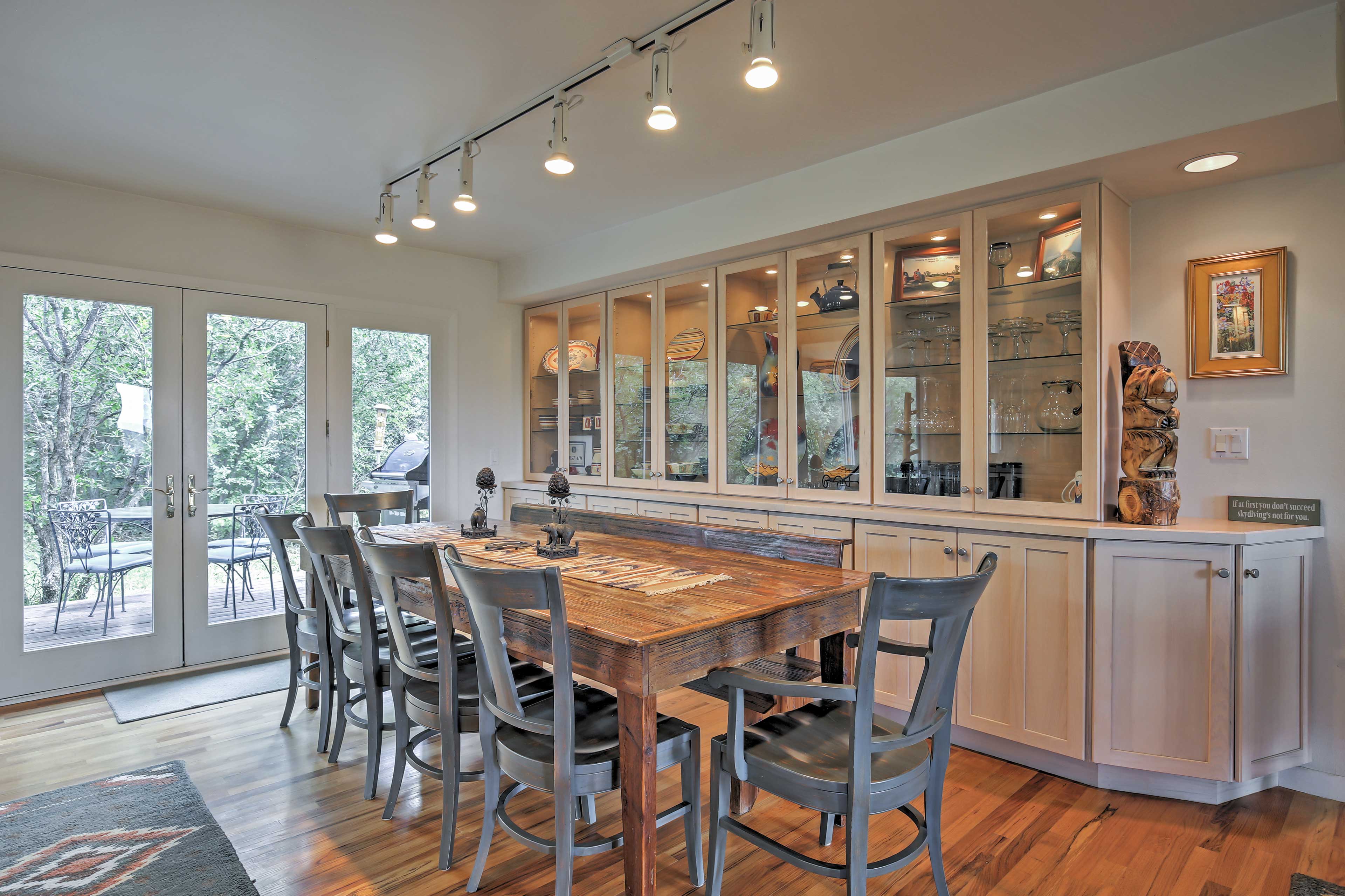 Dining Area | Dishware & Flatware Provided