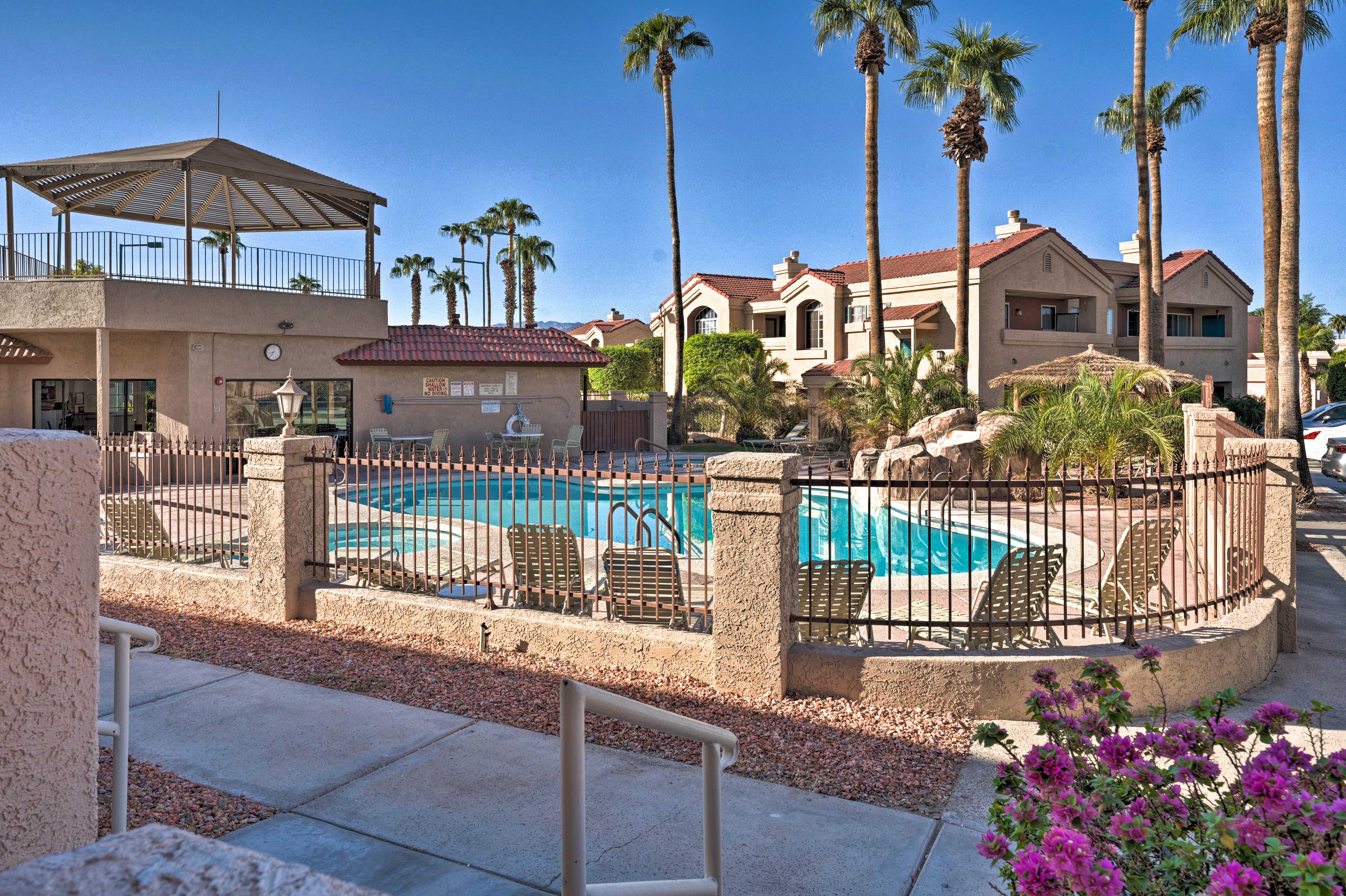 Community Amenities | Pool & Hot Tub