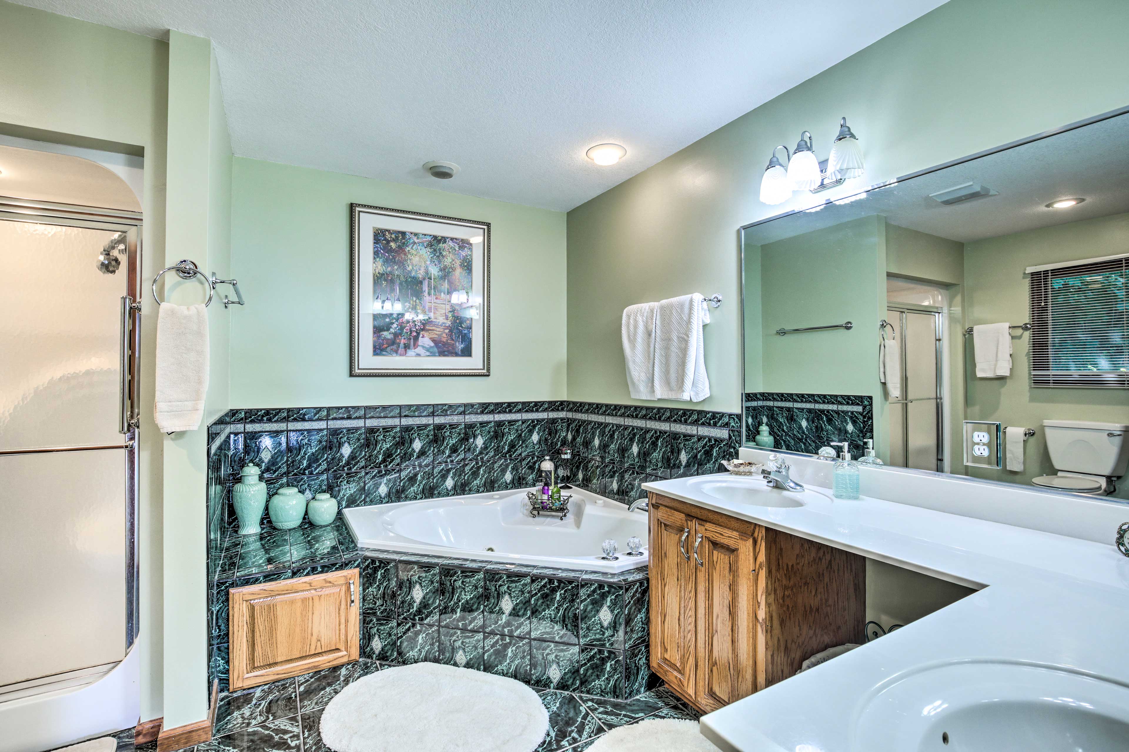 Full Bathroom | Jetted Tub | Walk-In Shower