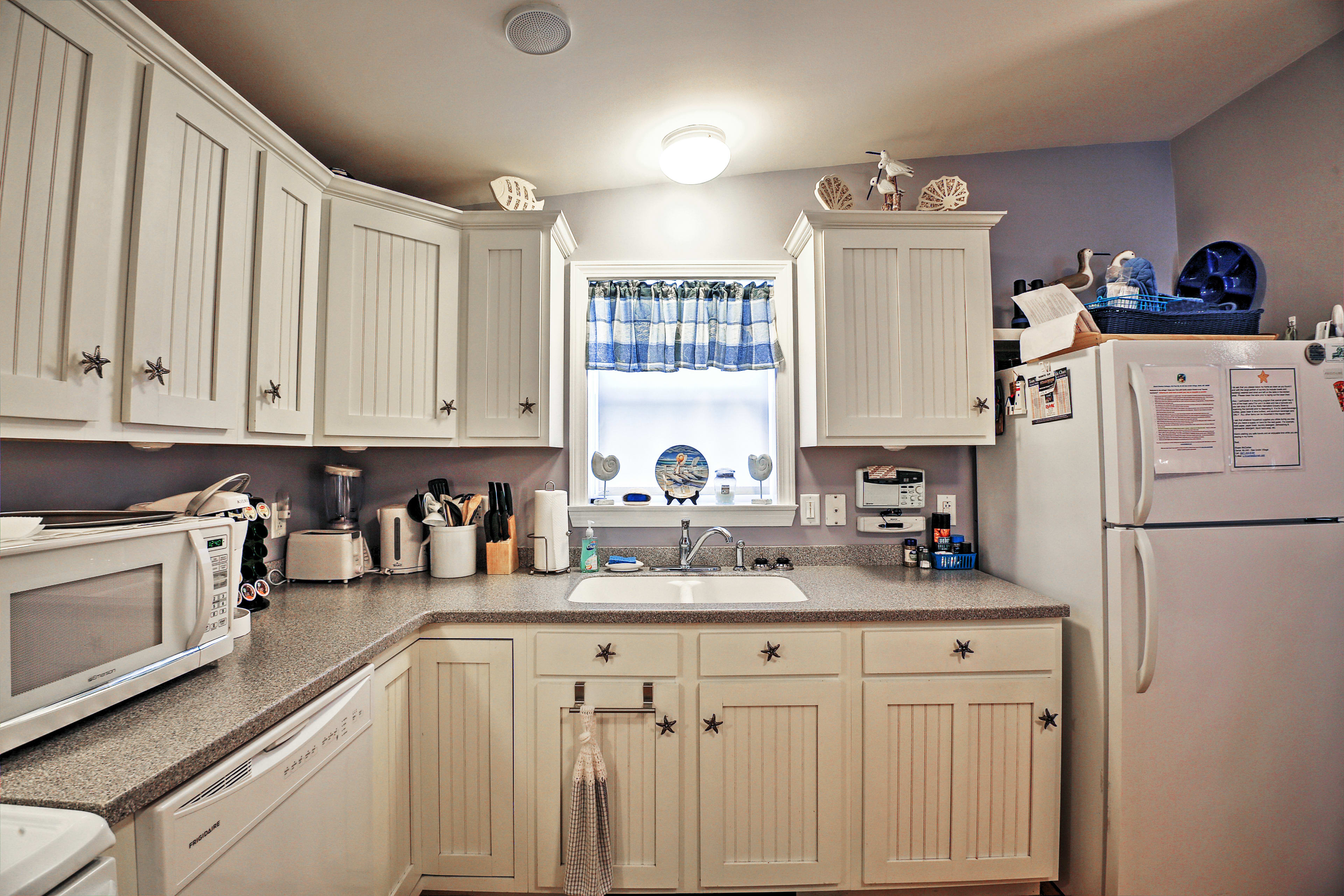 The kitchen is fully equipped with everything you need to prepare tasty meals.