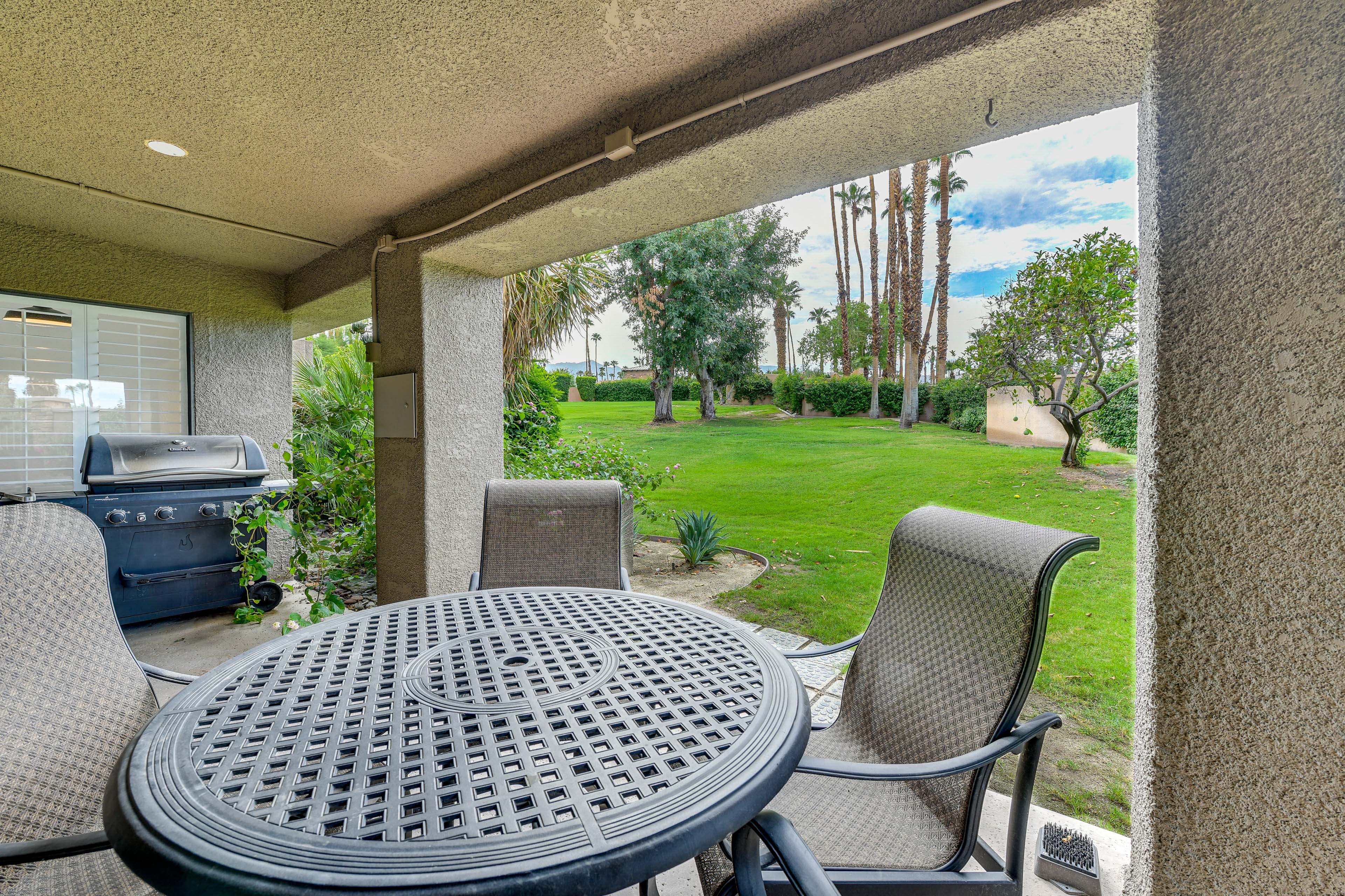 Private Patio | Outdoor Dining | Gas Grill