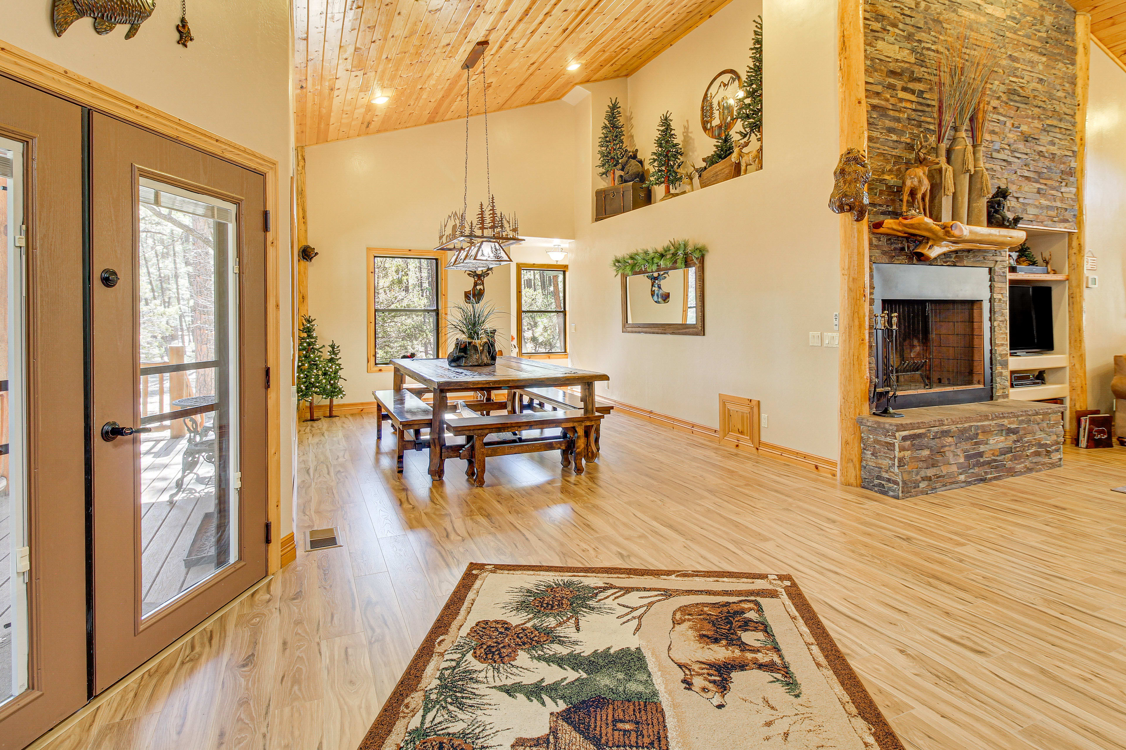 Dining Room | Dishware & Flatware Provided