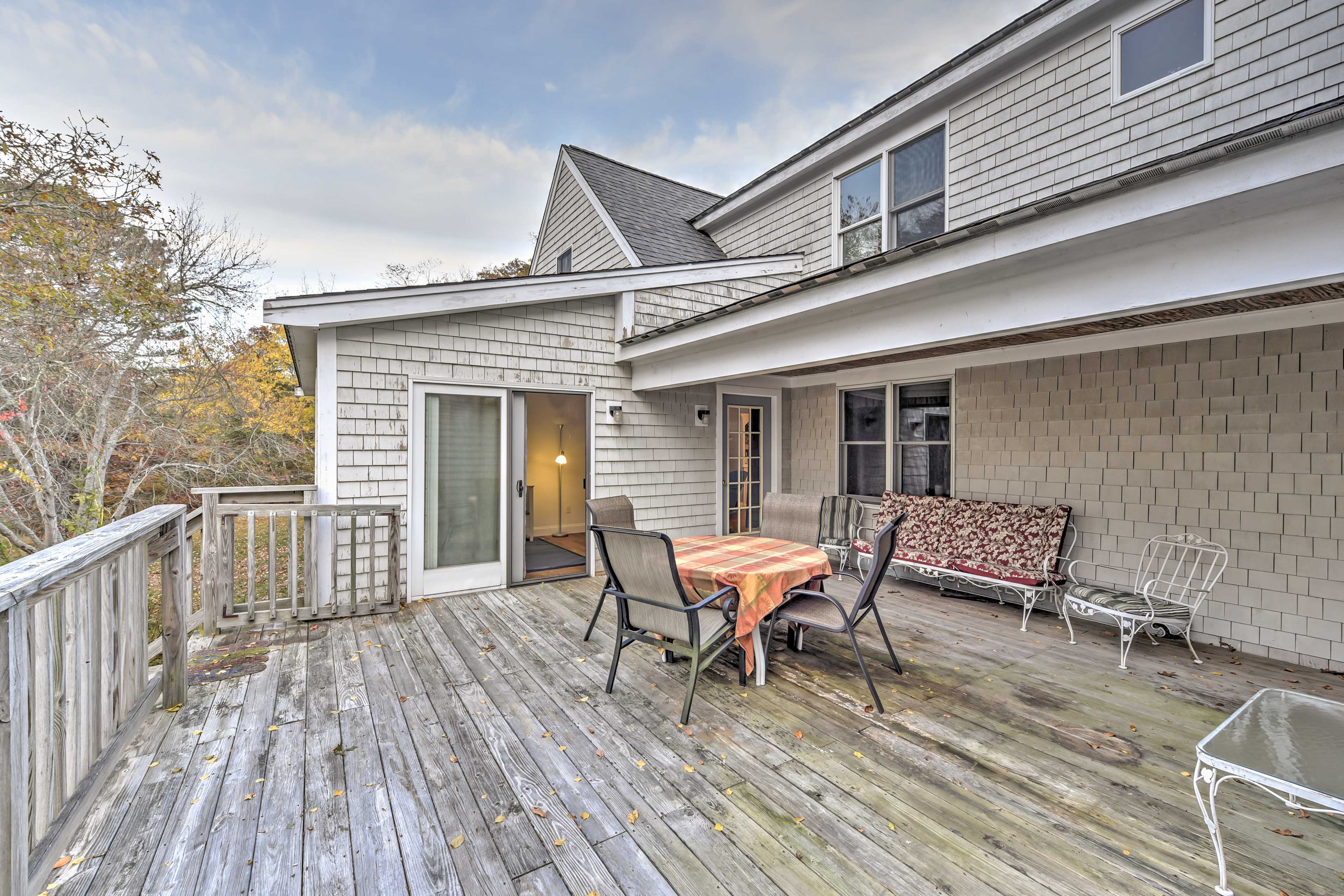 Shared Deck | Homeowner On-Site