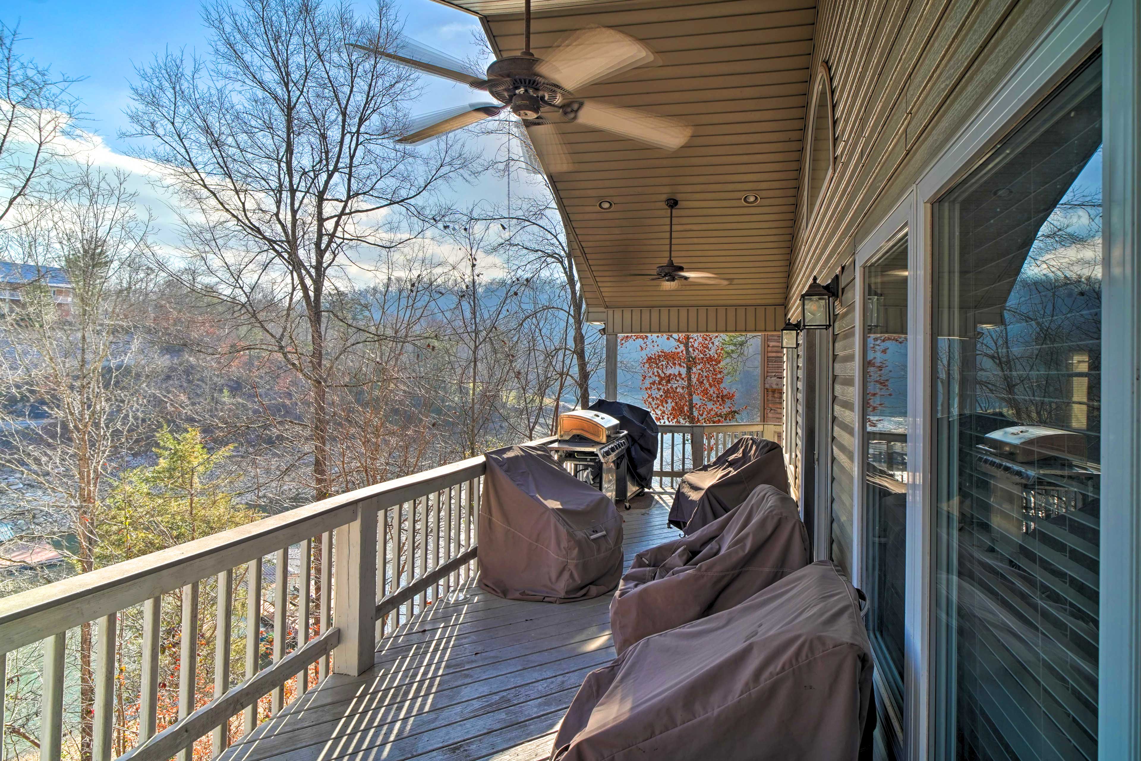 Covered Balcony | Lake Views | 2 Gas Grills | Outdoor Dining