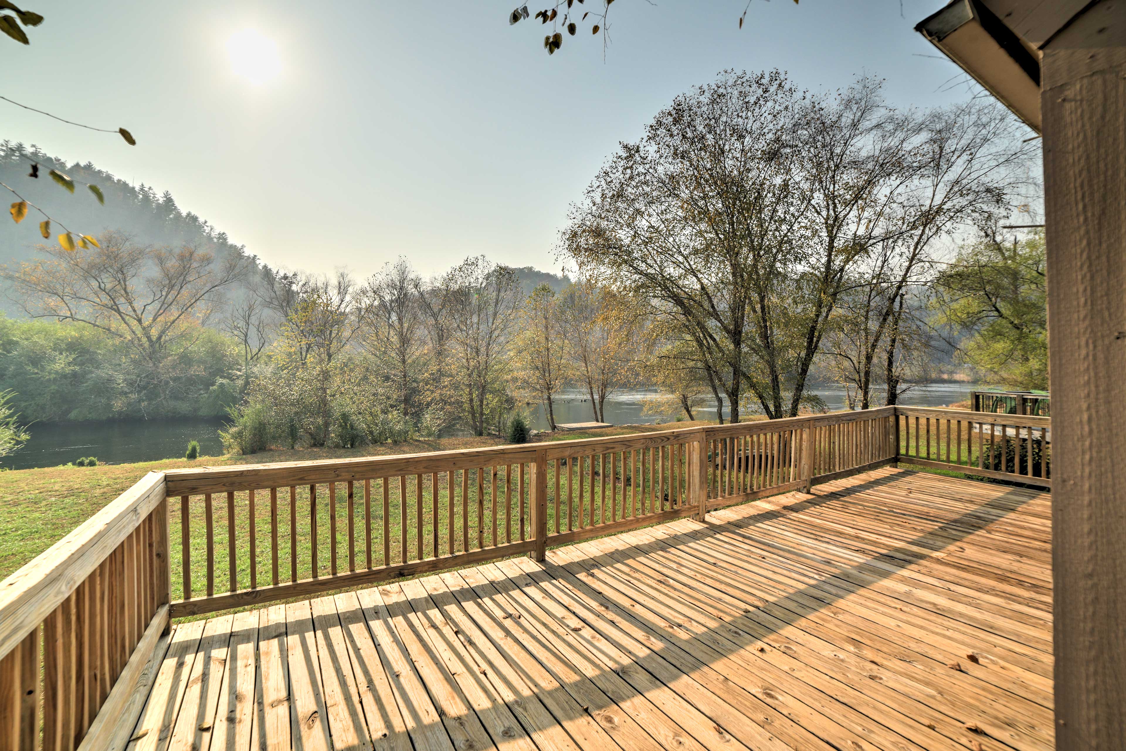 Spacious Deck | Hiwassee River Views