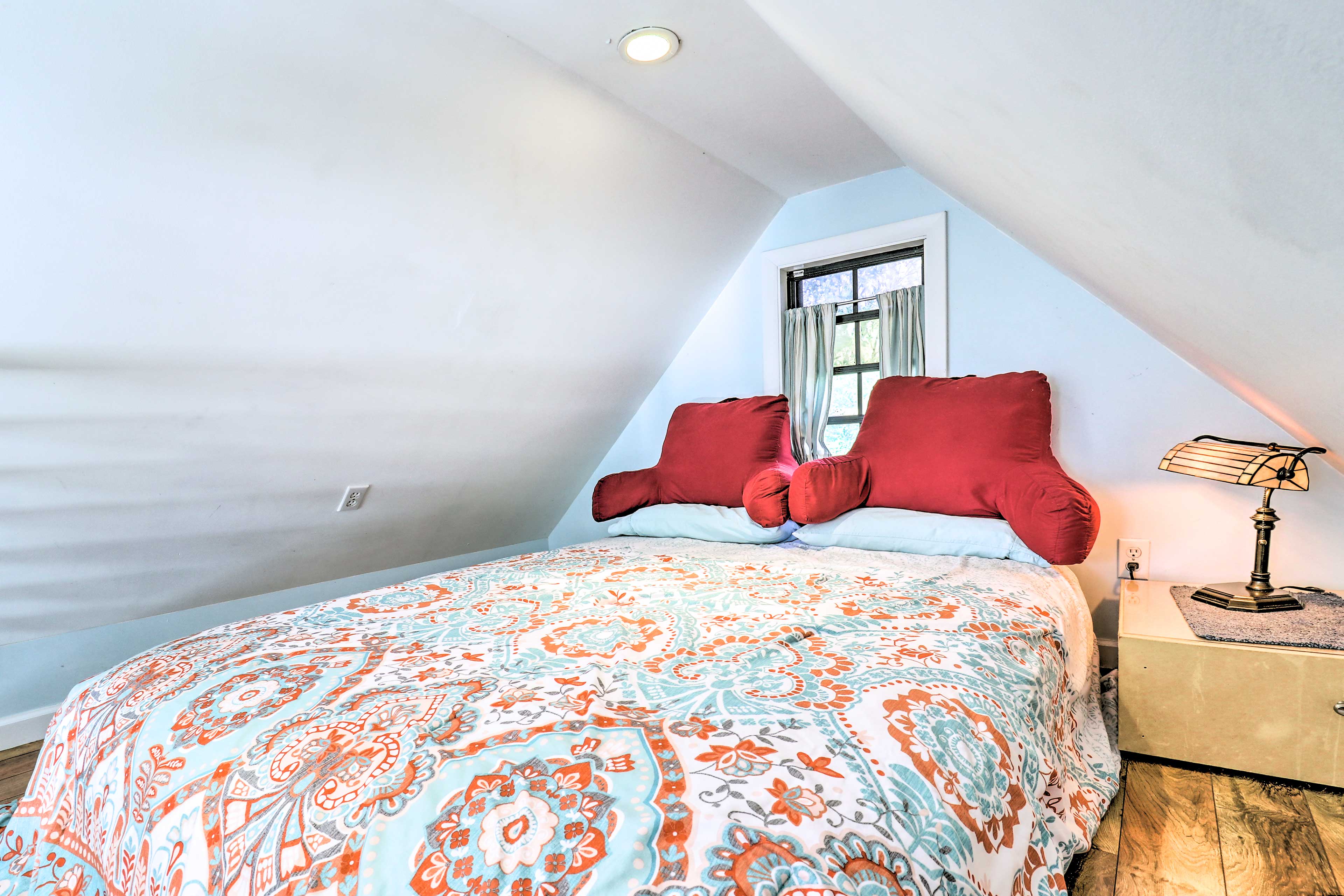 Lofted Bedroom | Queen Bed