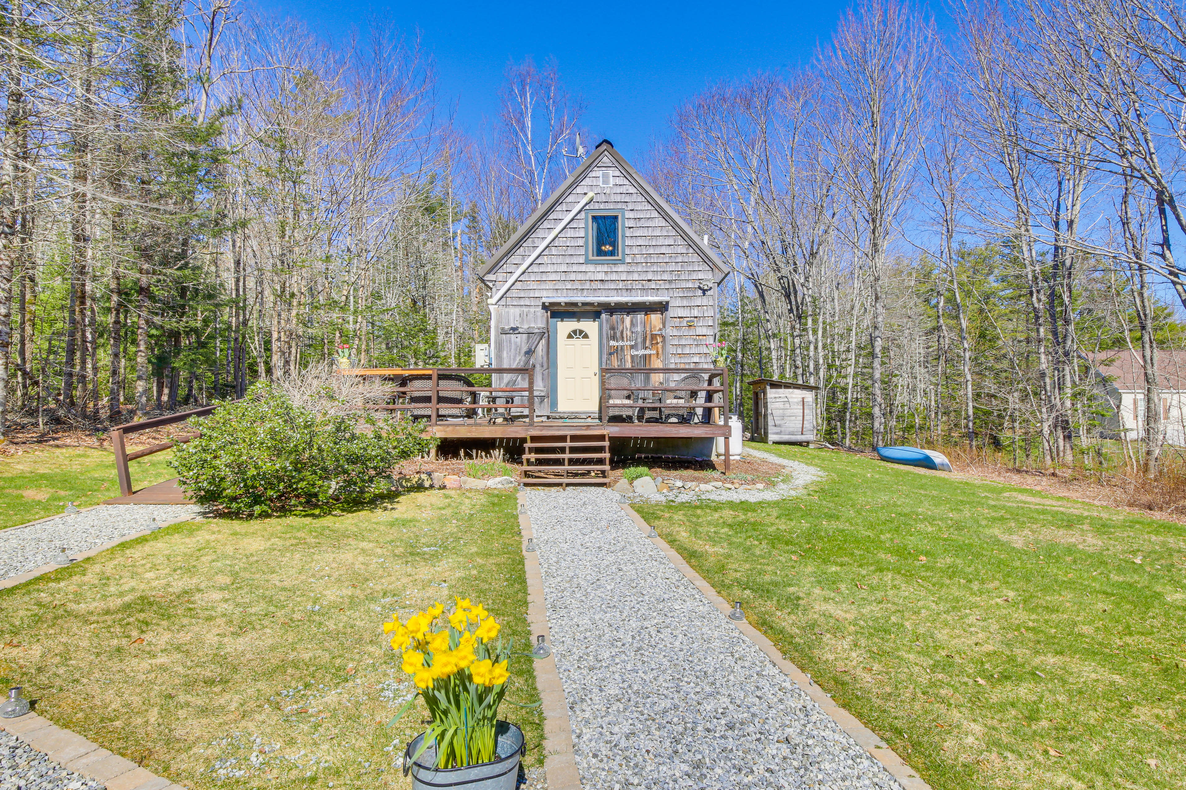 Exterior | Front Entry Ramp | Porch w/ Seating