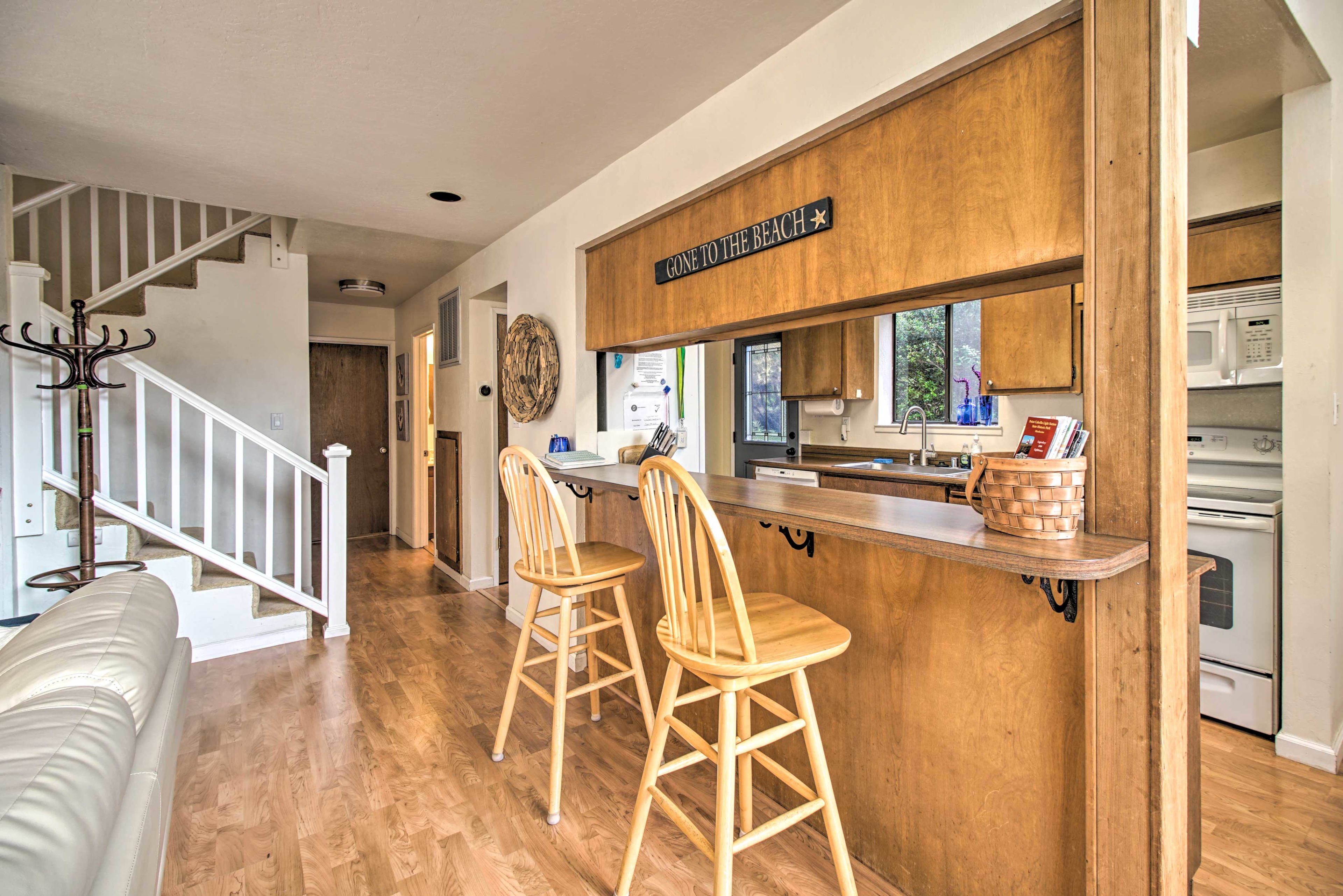 Fully Equipped Kitchen | High-Top Breakfast Bar