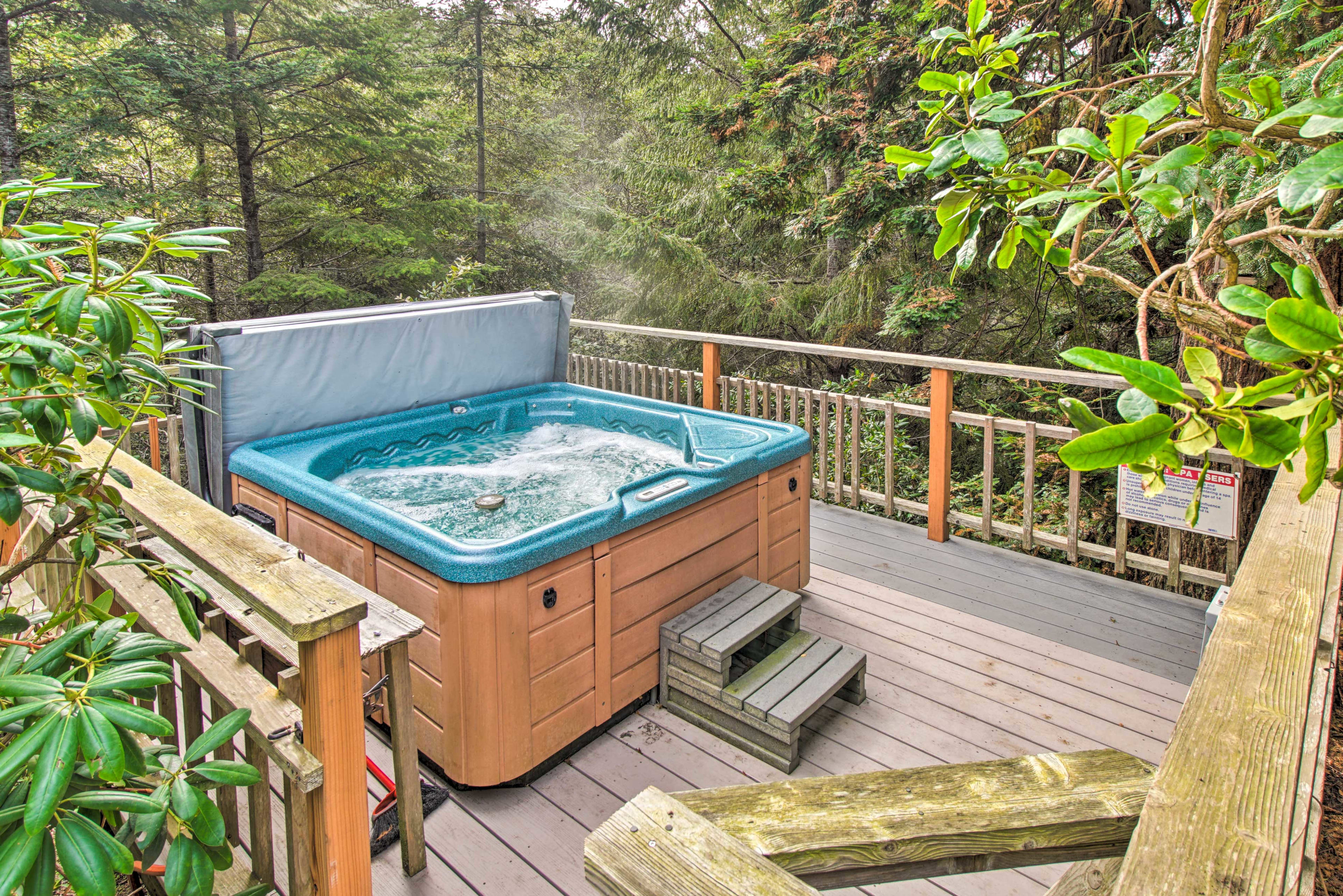 Hot Tub | Free WiFi | Quiet Hours 10:00 PM - 8:00 AM | Dog Friendly w/ Fee