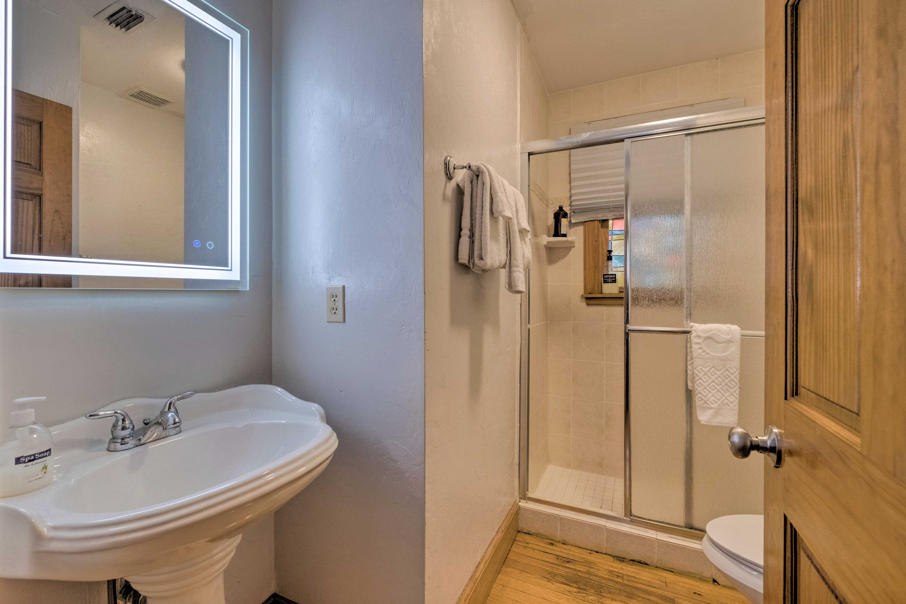 Full Bathroom | Complimentary Toiletries | Hair Dryer